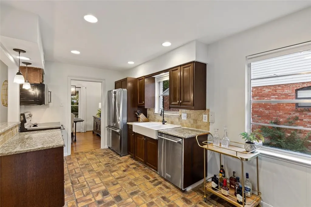 Single Family Residence For Sale in Dallas County , 3625 Ingleside Drive, Dallas, Texas 75229, 3 Bedroom, 2 Bathroom, 2 Garage spaces, 1,699 Sqft, built in 1958, mls#21305856, Real Estate Agent in Dallas, Homes For Sale in Dallas county, Homes For Sale in Dallas, Realtor in Dallas Texas, Real Estate Brokerage Independent Realty Texas, Luminita Cordes Realtor