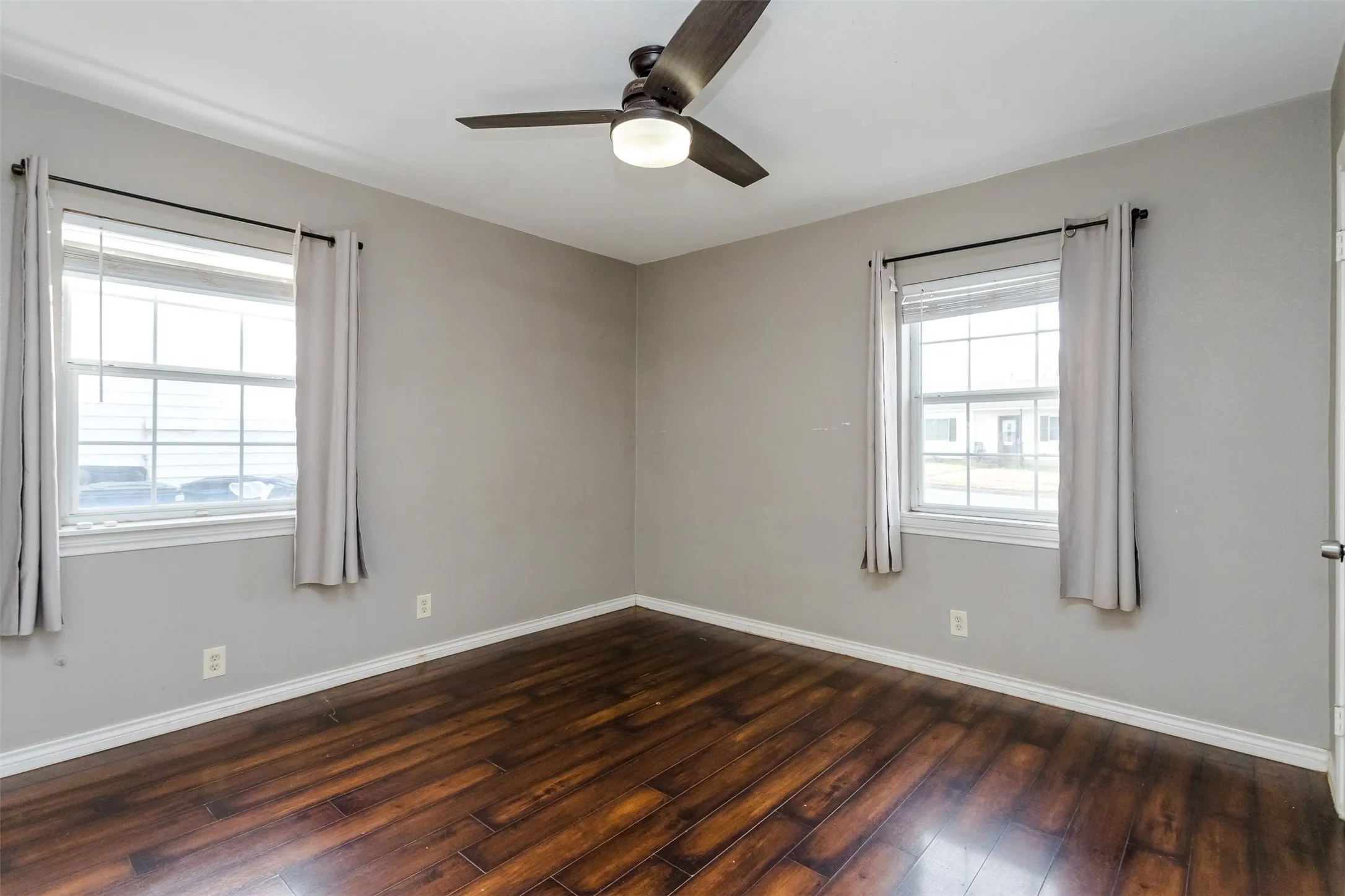 Single Family Residence For Rent in Dallas County , 3212 S Llewellyn Avenue, Dallas, Texas 75224, 2 Bedrooms, 2 Bathrooms, Garage spaces, 1,040 Sqft, built in 1950, Price $1,800, mls#21309668, Real Estate Agent in Dallas, Homes For Rent in Dallas county, Homes For Rent in Dallas, Realtor in Dallas Texas, Real Estate Brokerage Independent Realty Texas, Luminita Cordes Realtor