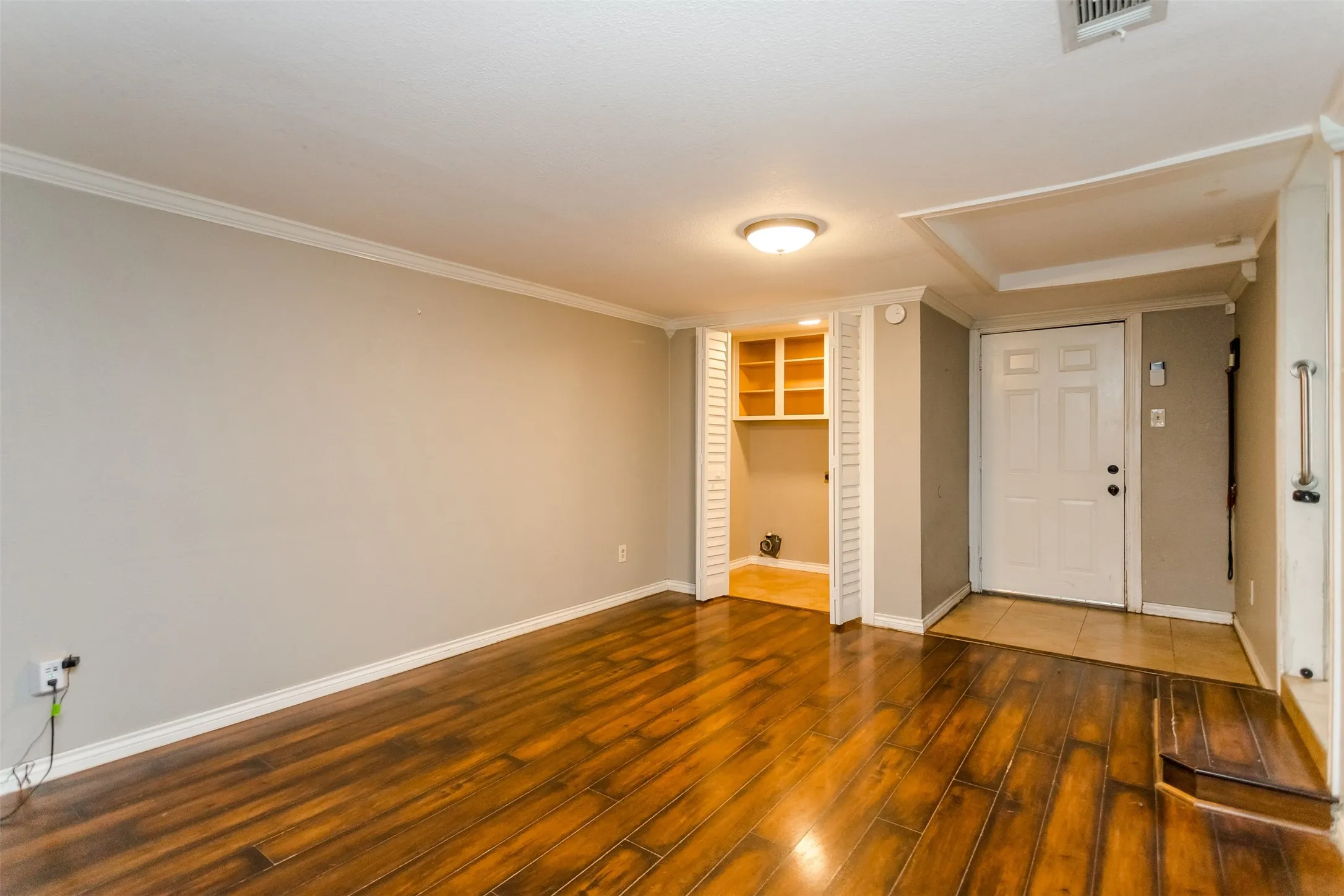 Single Family Residence For Rent in Dallas County , 3212 S Llewellyn Avenue, Dallas, Texas 75224, 2 Bedrooms, 2 Bathrooms, Garage spaces, 1,040 Sqft, built in 1950, Price $1,800, mls#21309668, Real Estate Agent in Dallas, Homes For Rent in Dallas county, Homes For Rent in Dallas, Realtor in Dallas Texas, Real Estate Brokerage Independent Realty Texas, Luminita Cordes Realtor