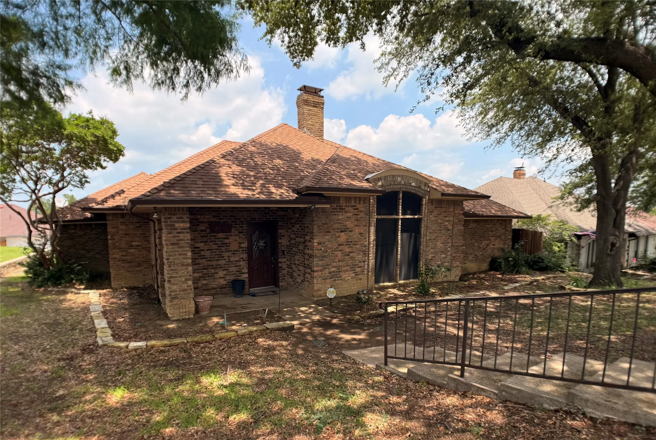 Single Family Residence For Sale in Dallas County , 2806 Harpers Ferry Lane, Garland, Texas 75043, 3 Bedroom, 3 Bathroom, 2 Garage spaces, 2,433 Sqft, built in 1981, mls#21309566, Real Estate Agent in Garland, Homes For Sale in Dallas county, Homes For Sale in Garland, Realtor in Garland Texas, Real Estate Brokerage Independent Realty Texas, Luminita Cordes Realtor