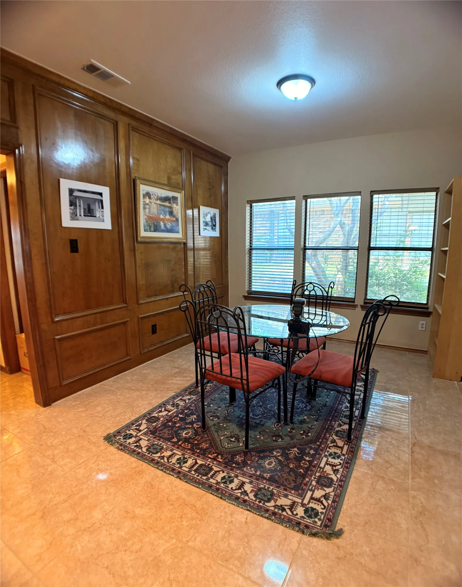 Single Family Residence For Sale in Dallas County , 2806 Harpers Ferry Lane, Garland, Texas 75043, 3 Bedroom, 3 Bathroom, 2 Garage spaces, 2,433 Sqft, built in 1981, mls#21309566, Real Estate Agent in Garland, Homes For Sale in Dallas county, Homes For Sale in Garland, Realtor in Garland Texas, Real Estate Brokerage Independent Realty Texas, Luminita Cordes Realtor