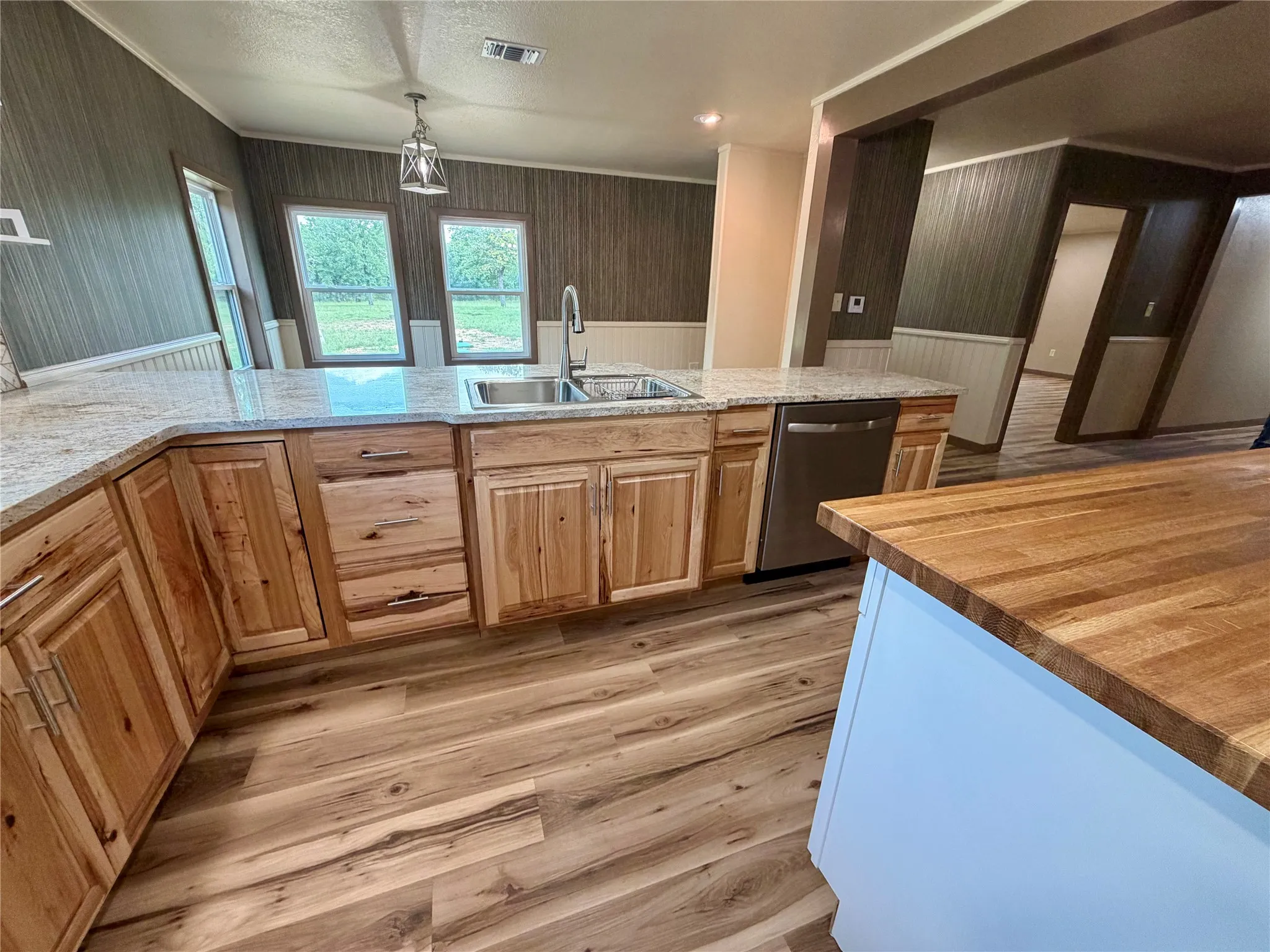 Single Family Residence For Sale in Eastland County , 1810 Highway 570, Eastland, Texas 76448, 3 Bedroom, 3 Bathroom, 1 Garage spaces, 3,230 Sqft, built in 1945, Price $510,000, mls#21309390, Real Estate Agent in Eastland, Homes For Sale in Eastland county, Homes For Sale in Eastland, Realtor in Eastland Texas, Real Estate Brokerage Independent Realty Texas, Luminita Cordes Realtor