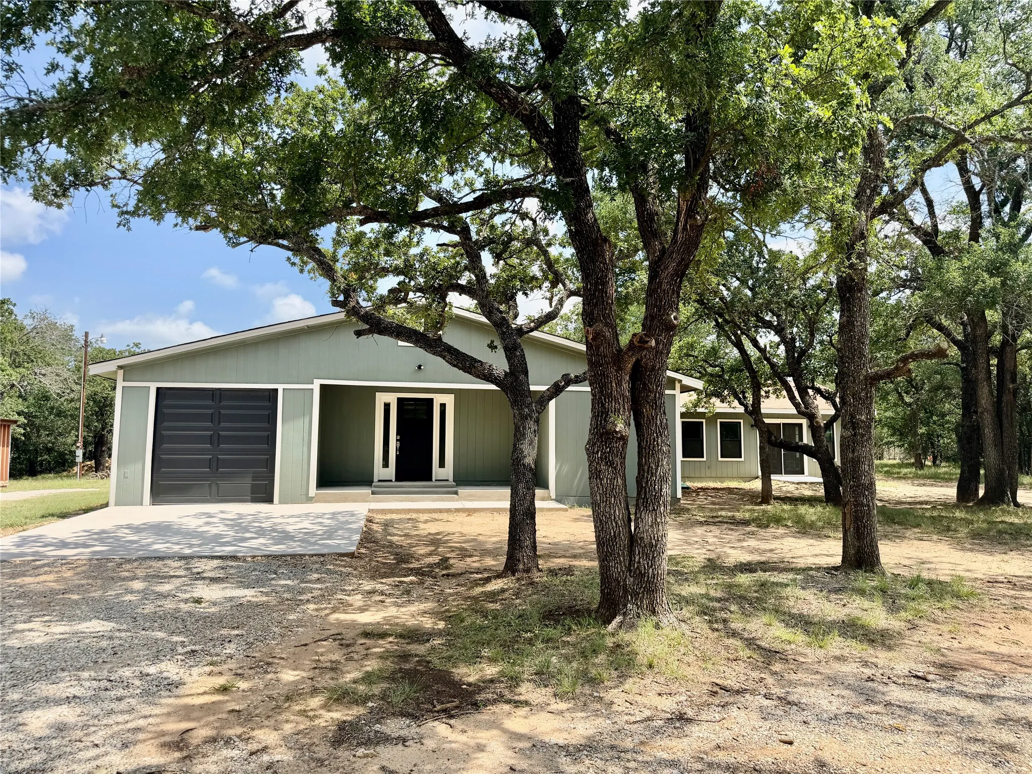 Single Family Residence For Sale in Eastland County , 1810 Highway 570, Eastland, Texas 76448, 3 Bedroom, 3 Bathroom, 1 Garage spaces, 3,230 Sqft, built in 1945, Price $510,000, mls#21309390, Real Estate Agent in Eastland, Homes For Sale in Eastland county, Homes For Sale in Eastland, Realtor in Eastland Texas, Real Estate Brokerage Independent Realty Texas, Luminita Cordes Realtor