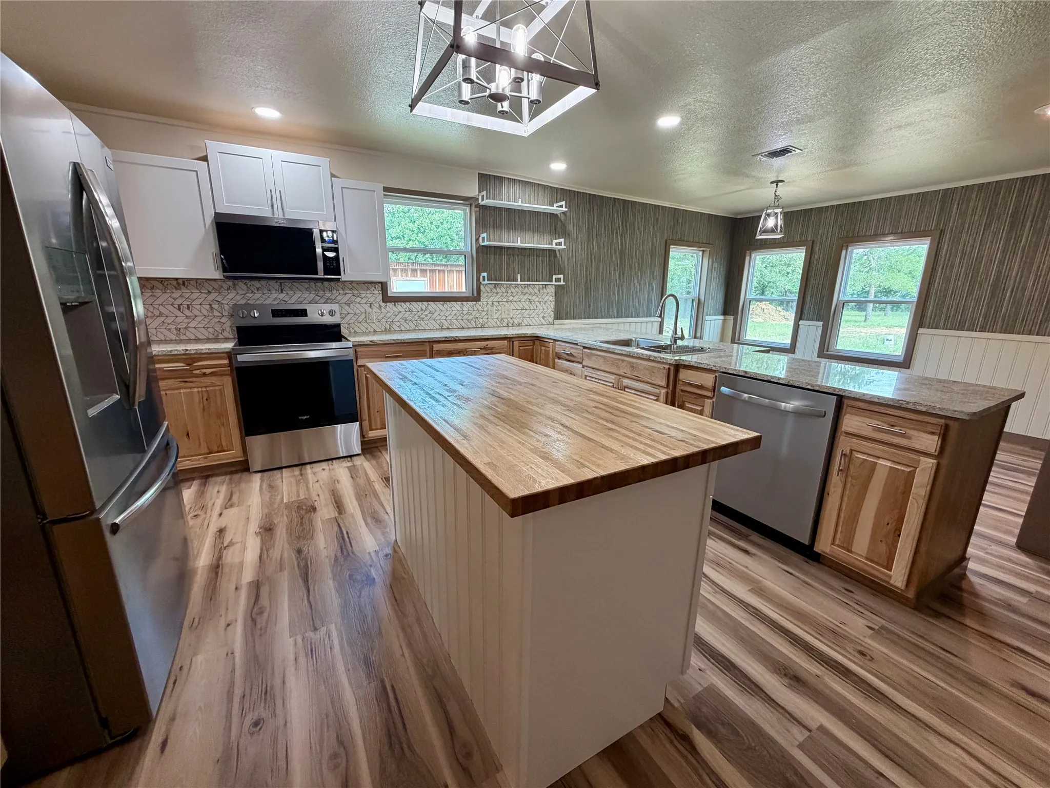 Single Family Residence For Sale in Eastland County , 1810 Highway 570, Eastland, Texas 76448, 3 Bedroom, 3 Bathroom, 1 Garage spaces, 3,230 Sqft, built in 1945, Price $510,000, mls#21309390, Real Estate Agent in Eastland, Homes For Sale in Eastland county, Homes For Sale in Eastland, Realtor in Eastland Texas, Real Estate Brokerage Independent Realty Texas, Luminita Cordes Realtor