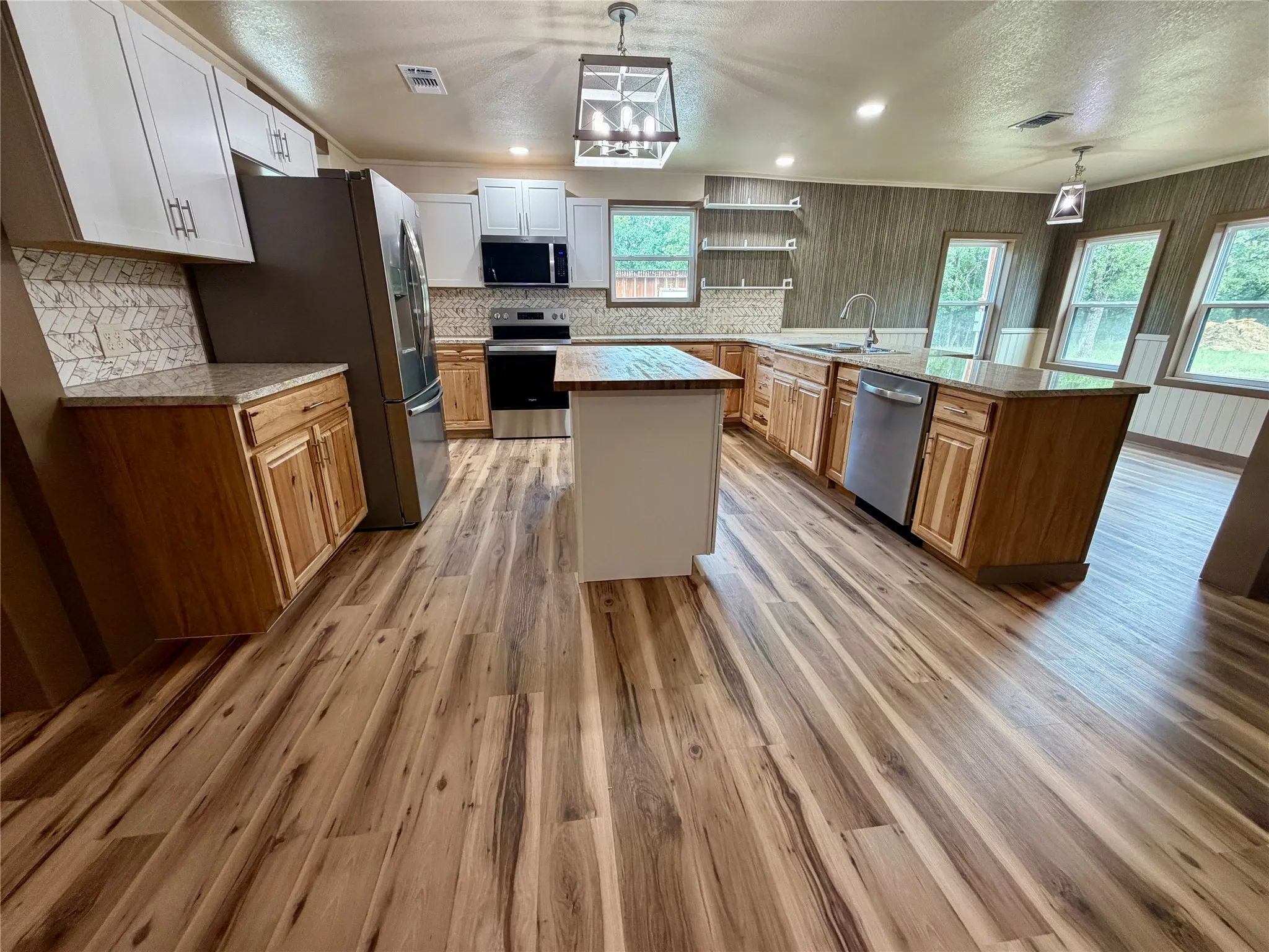 Single Family Residence For Sale in Eastland County , 1810 Highway 570, Eastland, Texas 76448, 3 Bedroom, 3 Bathroom, 1 Garage spaces, 3,230 Sqft, built in 1945, Price $510,000, mls#21309390, Real Estate Agent in Eastland, Homes For Sale in Eastland county, Homes For Sale in Eastland, Realtor in Eastland Texas, Real Estate Brokerage Independent Realty Texas, Luminita Cordes Realtor