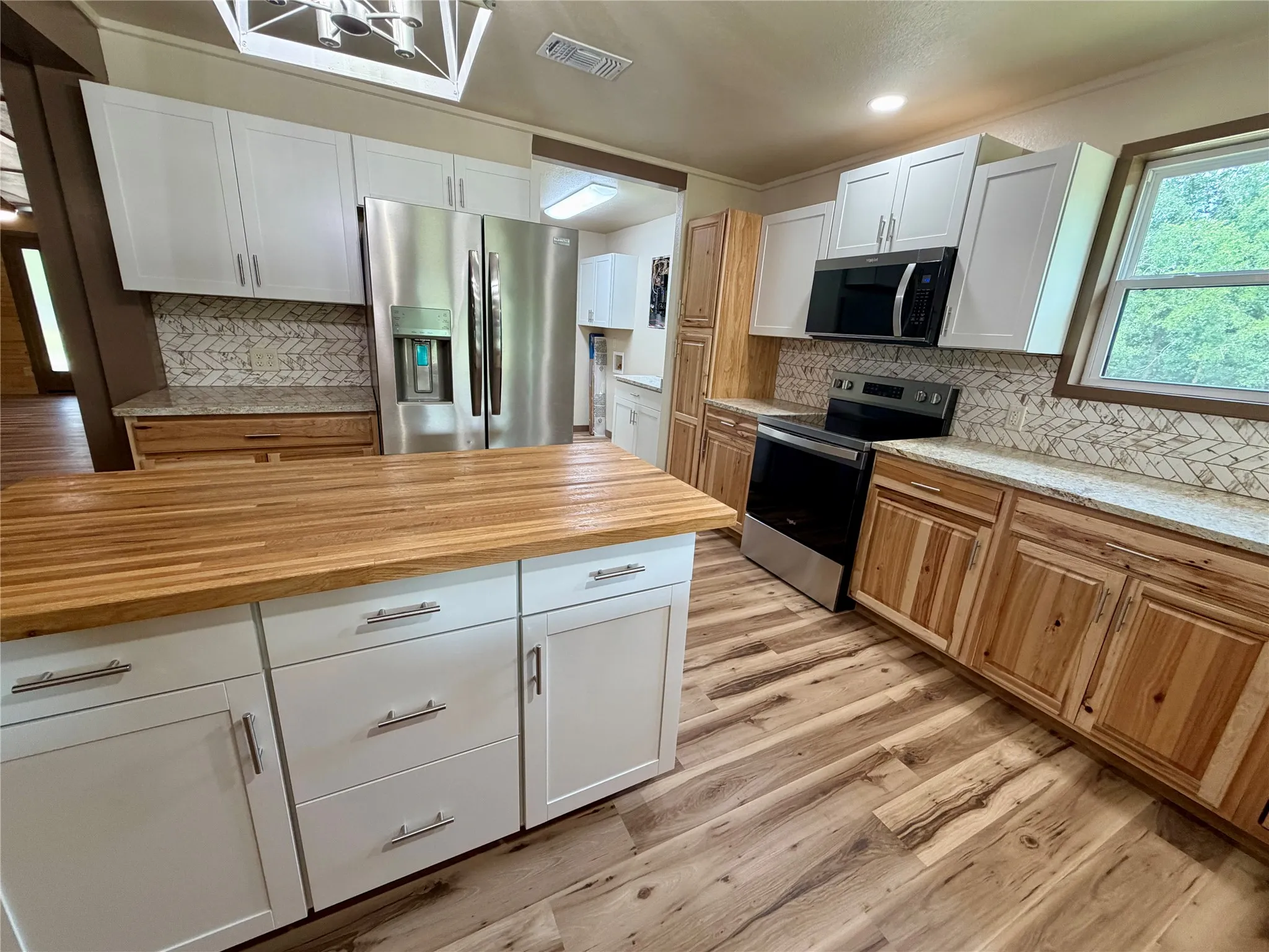 Single Family Residence For Sale in Eastland County , 1810 Highway 570, Eastland, Texas 76448, 3 Bedroom, 3 Bathroom, 1 Garage spaces, 3,230 Sqft, built in 1945, Price $510,000, mls#21309390, Real Estate Agent in Eastland, Homes For Sale in Eastland county, Homes For Sale in Eastland, Realtor in Eastland Texas, Real Estate Brokerage Independent Realty Texas, Luminita Cordes Realtor