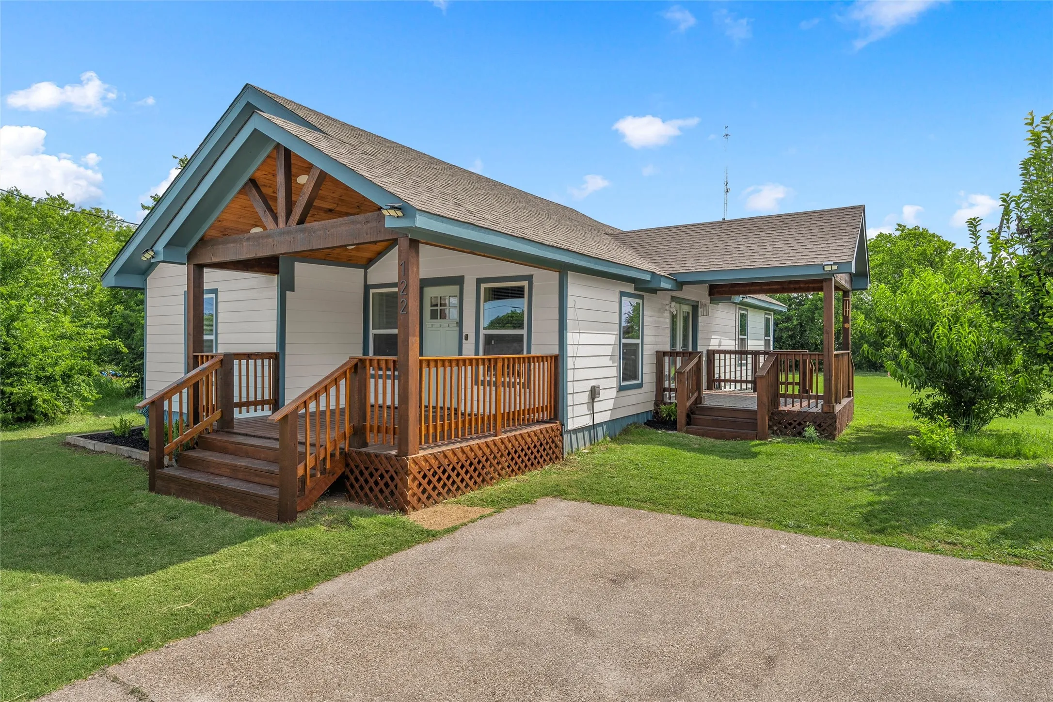 Single Family Residence For Sale in Mc Lennan County , 122 Rogers Street, Mc Gregor, Texas 76657, 3 Bedroom, 2 Bathroom, Garage spaces, 1,340 Sqft, built in 1935, mls#21308756, Real Estate Agent in Mc Gregor, Homes For Sale in Mc Lennan county, Homes For Sale in Mc Gregor, Realtor in Mc Gregor Texas, Real Estate Brokerage Independent Realty Texas, Luminita Cordes Realtor