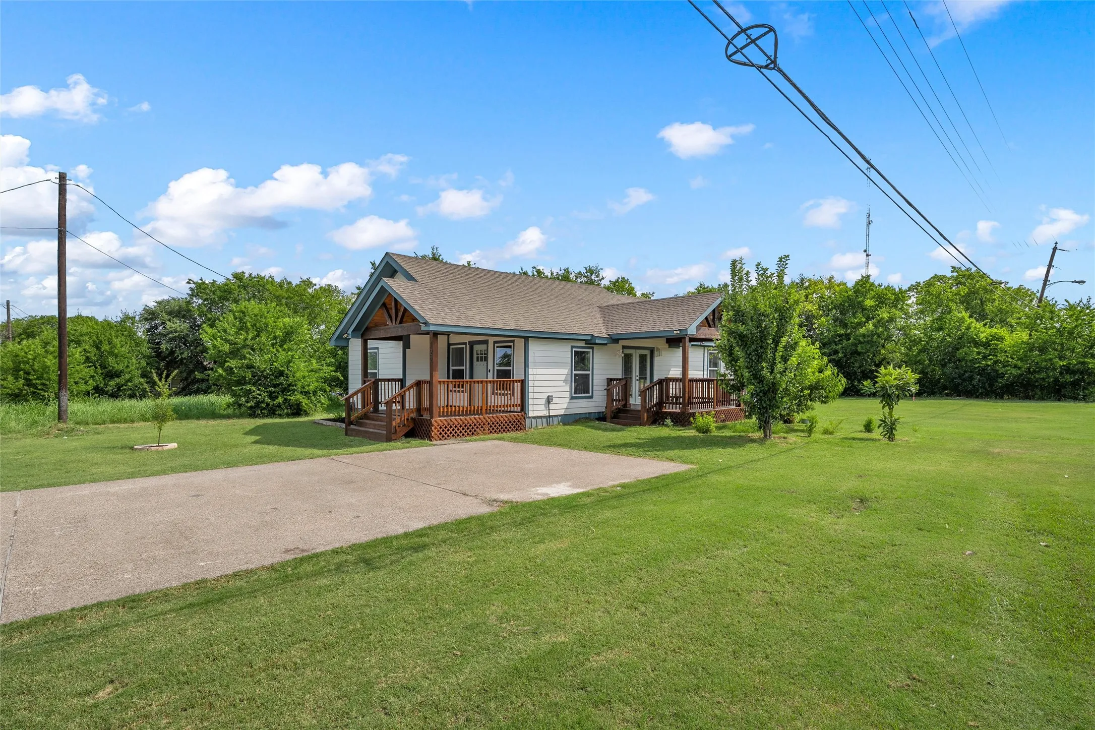 Single Family Residence For Sale in Mc Lennan County , 122 Rogers Street, Mc Gregor, Texas 76657, 3 Bedroom, 2 Bathroom, Garage spaces, 1,340 Sqft, built in 1935, mls#21308756, Real Estate Agent in Mc Gregor, Homes For Sale in Mc Lennan county, Homes For Sale in Mc Gregor, Realtor in Mc Gregor Texas, Real Estate Brokerage Independent Realty Texas, Luminita Cordes Realtor