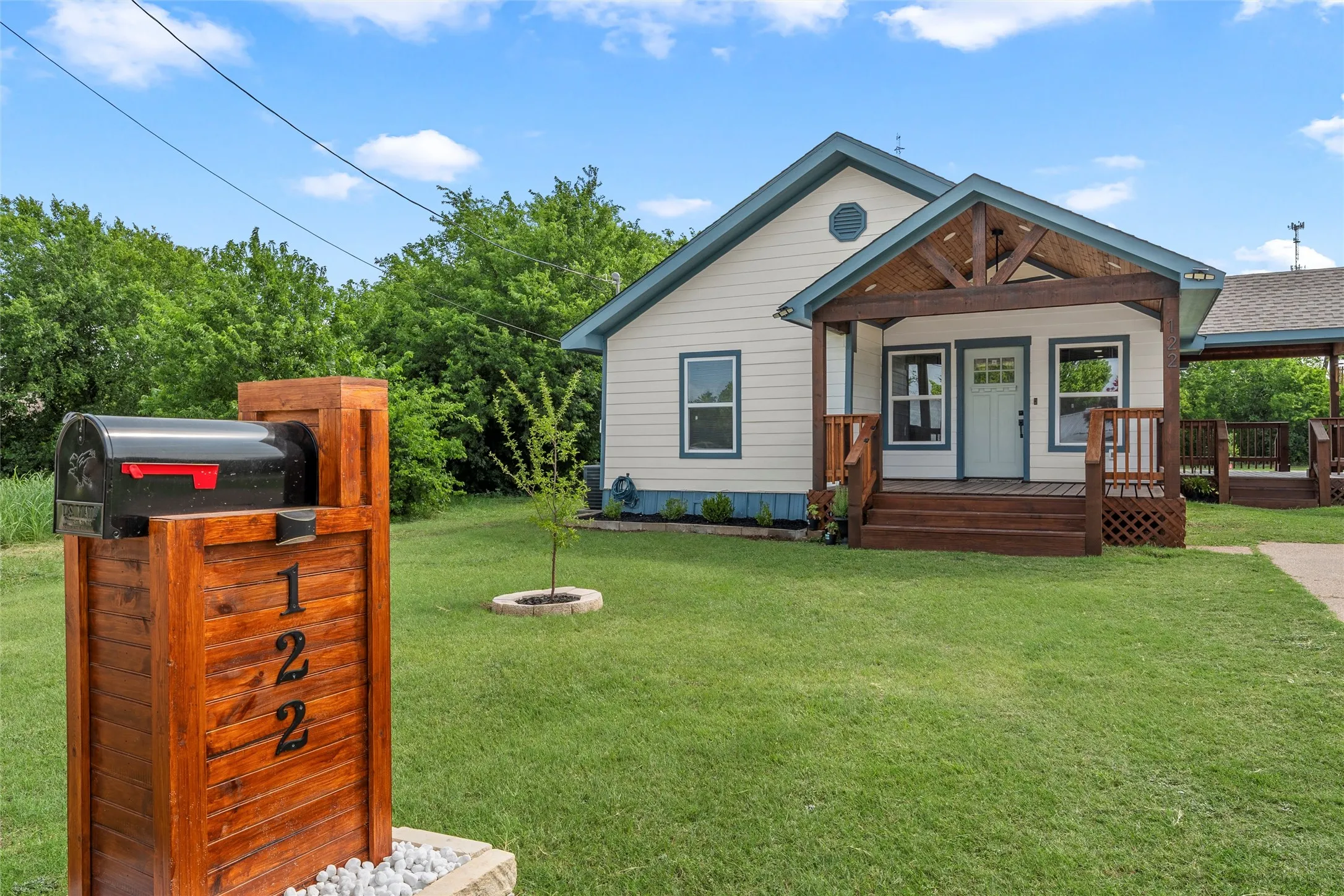 Single Family Residence For Sale in Mc Lennan County , 122 Rogers Street, Mc Gregor, Texas 76657, 3 Bedroom, 2 Bathroom, Garage spaces, 1,340 Sqft, built in 1935, mls#21308756, Real Estate Agent in Mc Gregor, Homes For Sale in Mc Lennan county, Homes For Sale in Mc Gregor, Realtor in Mc Gregor Texas, Real Estate Brokerage Independent Realty Texas, Luminita Cordes Realtor