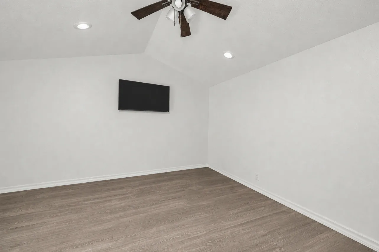 Single Family Residence For Sale in Mc Lennan County , 122 Rogers Street, Mc Gregor, Texas 76657, 3 Bedroom, 2 Bathroom, Garage spaces, 1,340 Sqft, built in 1935, mls#21308756, Real Estate Agent in Mc Gregor, Homes For Sale in Mc Lennan county, Homes For Sale in Mc Gregor, Realtor in Mc Gregor Texas, Real Estate Brokerage Independent Realty Texas, Luminita Cordes Realtor