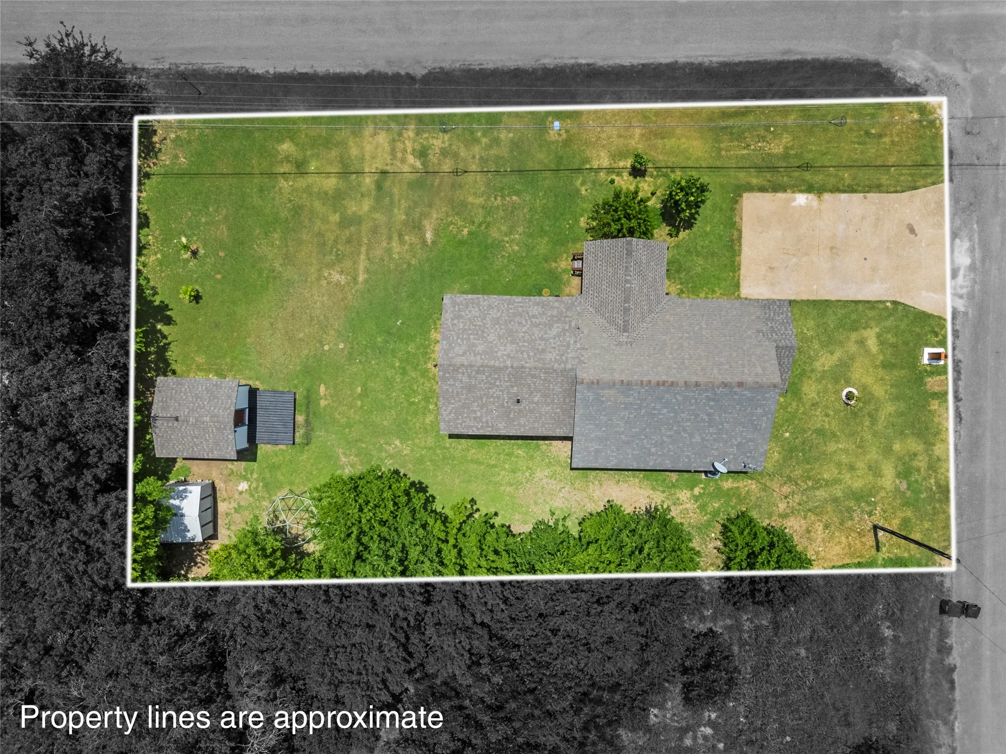 Single Family Residence For Sale in Mc Lennan County , 122 Rogers Street, Mc Gregor, Texas 76657, 3 Bedroom, 2 Bathroom, Garage spaces, 1,340 Sqft, built in 1935, mls#21308756, Real Estate Agent in Mc Gregor, Homes For Sale in Mc Lennan county, Homes For Sale in Mc Gregor, Realtor in Mc Gregor Texas, Real Estate Brokerage Independent Realty Texas, Luminita Cordes Realtor