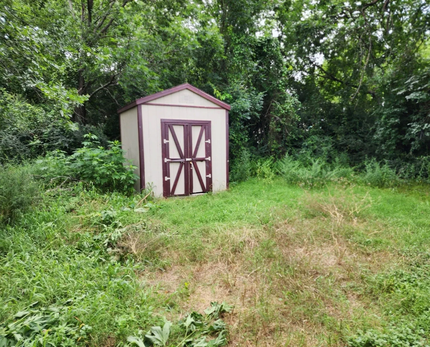 Single Family Residence For Sale in Ellis County , 810 S Sherman Street, Ennis, Texas 75119, 2 Bedroom, 2 Bathroom, Garage spaces, 1,230 Sqft, built in 2008, mls#21287313, Real Estate Agent in Ennis, Homes For Sale in Ellis county, Homes For Sale in Ennis, Realtor in Ennis Texas, Real Estate Brokerage Independent Realty Texas, Luminita Cordes Realtor
