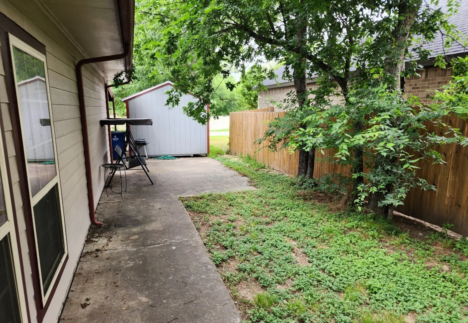 Single Family Residence For Sale in Ellis County , 810 S Sherman Street, Ennis, Texas 75119, 2 Bedroom, 2 Bathroom, Garage spaces, 1,230 Sqft, built in 2008, mls#21287313, Real Estate Agent in Ennis, Homes For Sale in Ellis county, Homes For Sale in Ennis, Realtor in Ennis Texas, Real Estate Brokerage Independent Realty Texas, Luminita Cordes Realtor