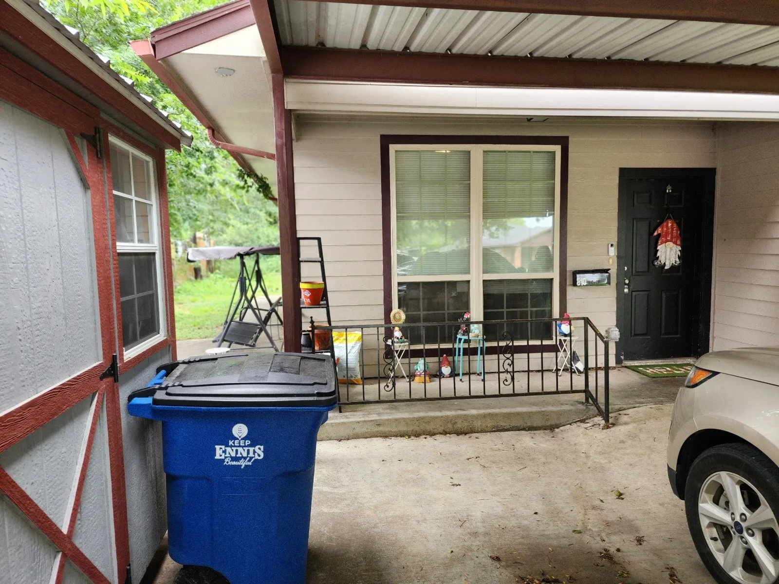 Single Family Residence For Sale in Ellis County , 810 S Sherman Street, Ennis, Texas 75119, 2 Bedroom, 2 Bathroom, Garage spaces, 1,230 Sqft, built in 2008, mls#21287313, Real Estate Agent in Ennis, Homes For Sale in Ellis county, Homes For Sale in Ennis, Realtor in Ennis Texas, Real Estate Brokerage Independent Realty Texas, Luminita Cordes Realtor