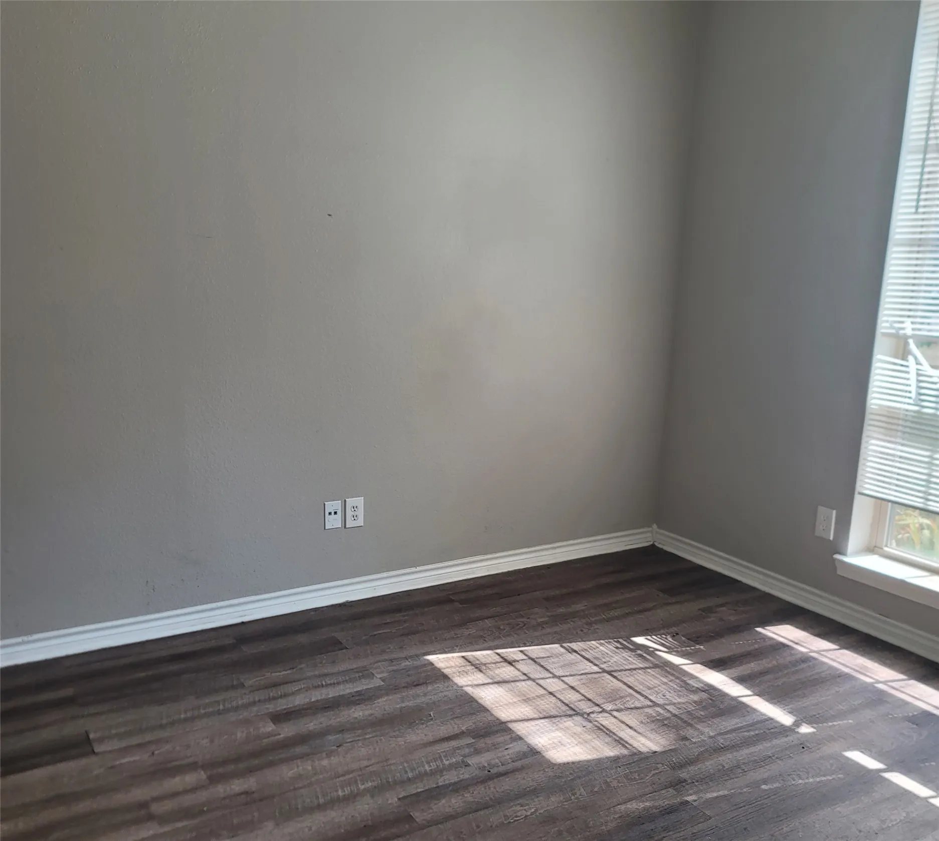 Single Family Residence For Sale in Ellis County , 810 S Sherman Street, Ennis, Texas 75119, 2 Bedroom, 2 Bathroom, Garage spaces, 1,230 Sqft, built in 2008, mls#21287313, Real Estate Agent in Ennis, Homes For Sale in Ellis county, Homes For Sale in Ennis, Realtor in Ennis Texas, Real Estate Brokerage Independent Realty Texas, Luminita Cordes Realtor