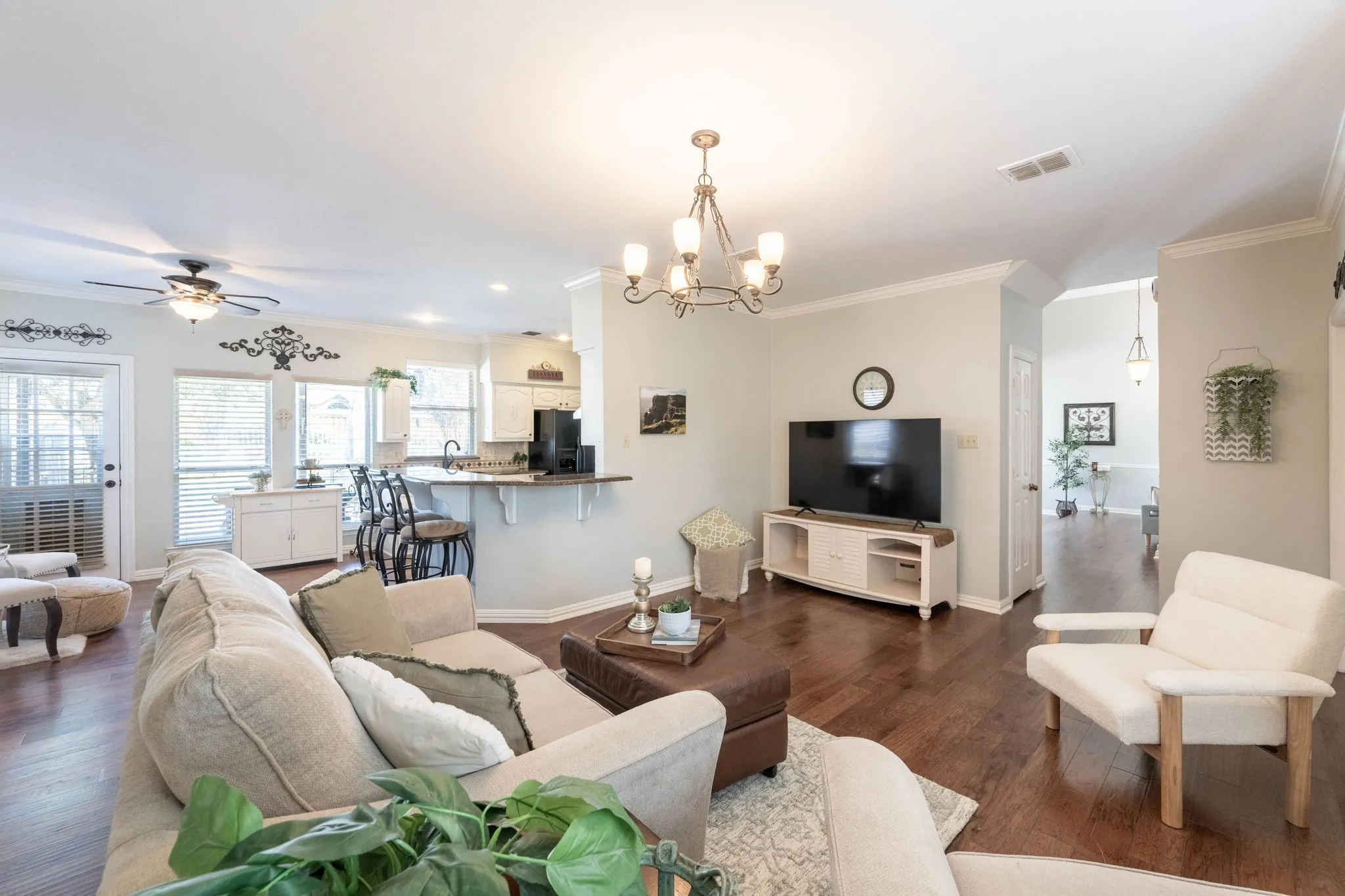 Single Family Residence For Sale in Rockwall County , 1590 N Hills Drive, Rockwall, Texas 75087, 5 Bedroom, 3 Bathroom, 2 Garage spaces, 2,786 Sqft, built in 1989, mls#21309683, Real Estate Agent in Rockwall, Homes For Sale in Rockwall county, Homes For Sale in Rockwall, Realtor in Rockwall Texas, Real Estate Brokerage Independent Realty Texas, Luminita Cordes Realtor