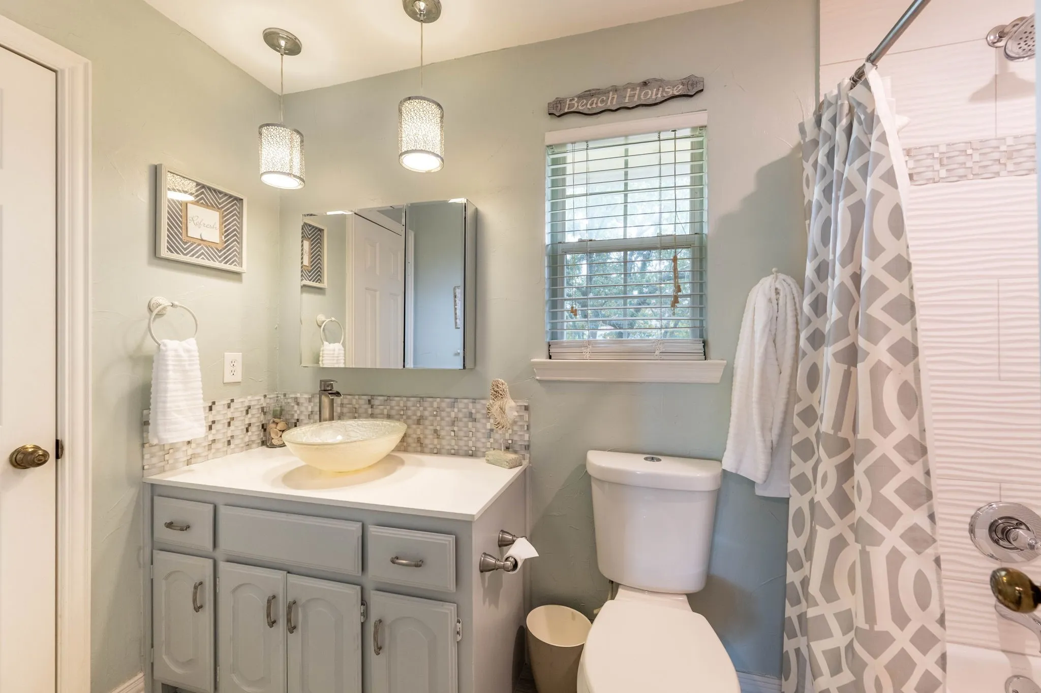 Single Family Residence For Sale in Rockwall County , 1590 N Hills Drive, Rockwall, Texas 75087, 5 Bedroom, 3 Bathroom, 2 Garage spaces, 2,786 Sqft, built in 1989, mls#21309683, Real Estate Agent in Rockwall, Homes For Sale in Rockwall county, Homes For Sale in Rockwall, Realtor in Rockwall Texas, Real Estate Brokerage Independent Realty Texas, Luminita Cordes Realtor