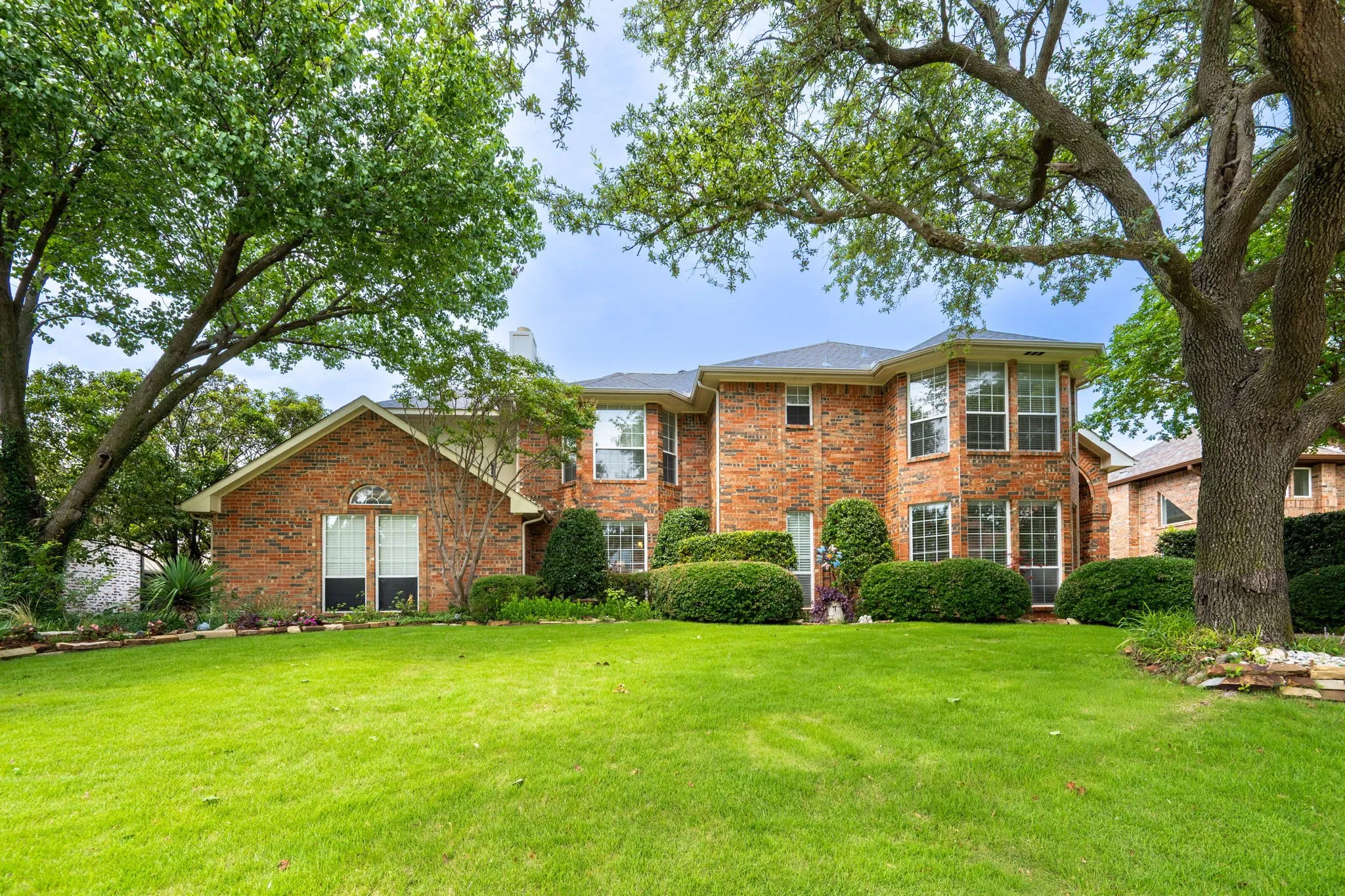Single Family Residence For Sale in Rockwall County , 1590 N Hills Drive, Rockwall, Texas 75087, 5 Bedroom, 3 Bathroom, 2 Garage spaces, 2,786 Sqft, built in 1989, mls#21309683, Real Estate Agent in Rockwall, Homes For Sale in Rockwall county, Homes For Sale in Rockwall, Realtor in Rockwall Texas, Real Estate Brokerage Independent Realty Texas, Luminita Cordes Realtor