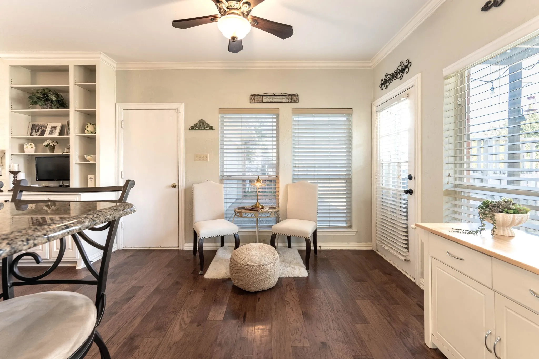 Single Family Residence For Sale in Rockwall County , 1590 N Hills Drive, Rockwall, Texas 75087, 5 Bedroom, 3 Bathroom, 2 Garage spaces, 2,786 Sqft, built in 1989, mls#21309683, Real Estate Agent in Rockwall, Homes For Sale in Rockwall county, Homes For Sale in Rockwall, Realtor in Rockwall Texas, Real Estate Brokerage Independent Realty Texas, Luminita Cordes Realtor