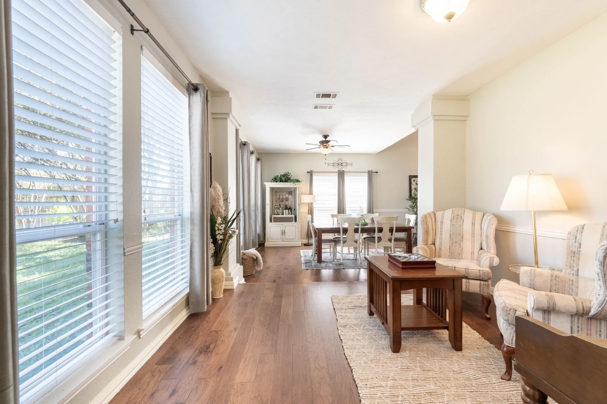 Single Family Residence For Sale in Rockwall County , 1590 N Hills Drive, Rockwall, Texas 75087, 5 Bedroom, 3 Bathroom, 2 Garage spaces, 2,786 Sqft, built in 1989, mls#21309683, Real Estate Agent in Rockwall, Homes For Sale in Rockwall county, Homes For Sale in Rockwall, Realtor in Rockwall Texas, Real Estate Brokerage Independent Realty Texas, Luminita Cordes Realtor