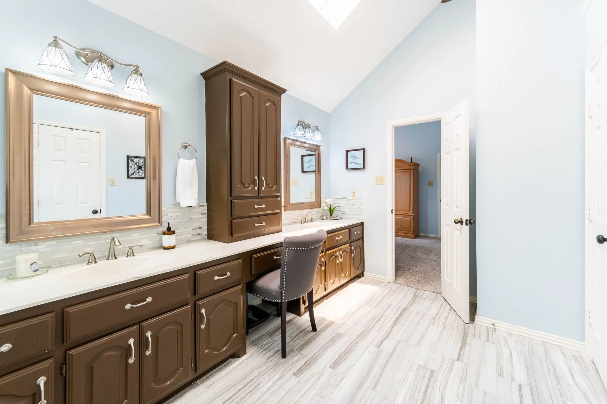 Single Family Residence For Sale in Rockwall County , 1590 N Hills Drive, Rockwall, Texas 75087, 5 Bedroom, 3 Bathroom, 2 Garage spaces, 2,786 Sqft, built in 1989, mls#21309683, Real Estate Agent in Rockwall, Homes For Sale in Rockwall county, Homes For Sale in Rockwall, Realtor in Rockwall Texas, Real Estate Brokerage Independent Realty Texas, Luminita Cordes Realtor