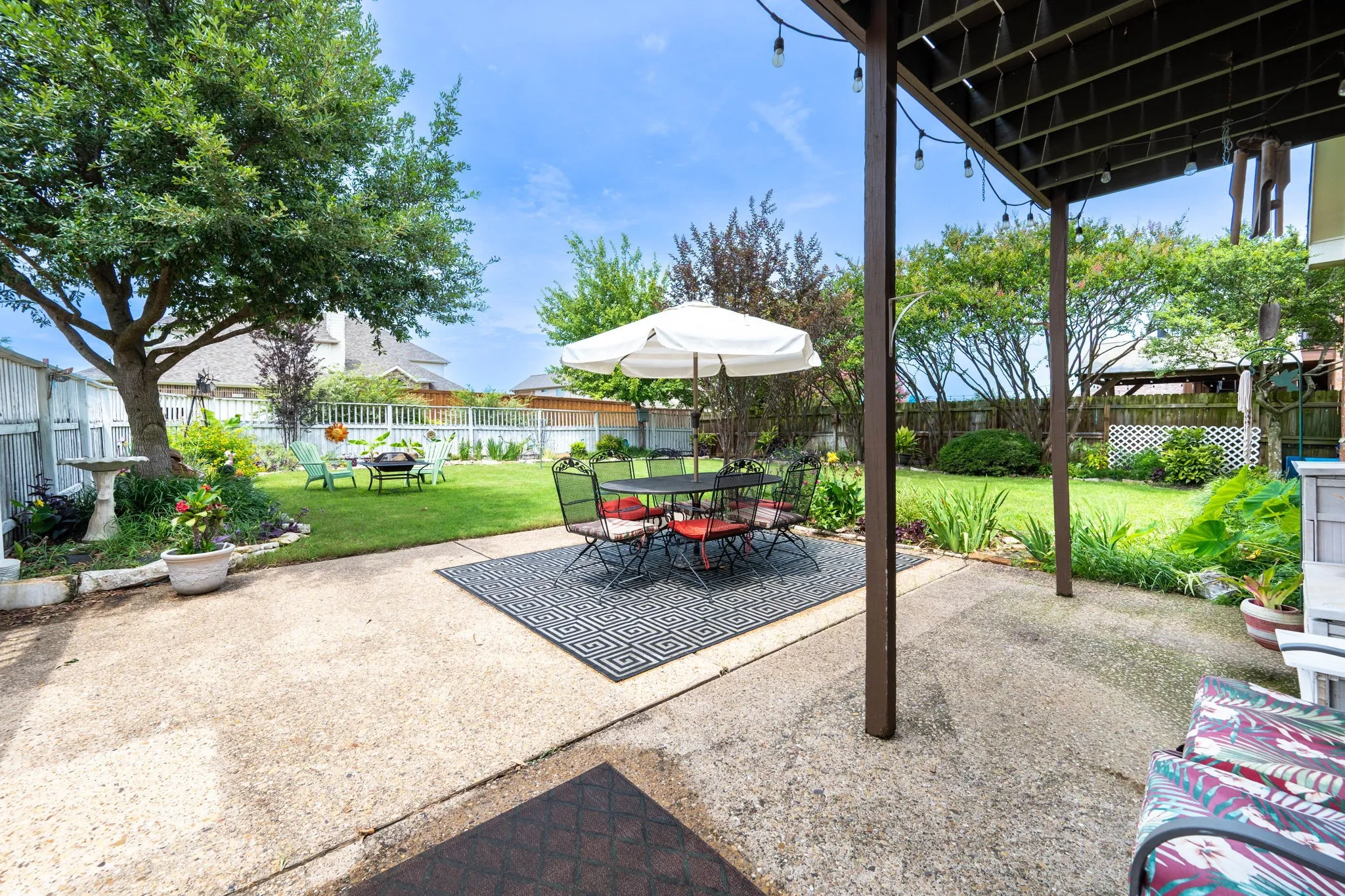 Single Family Residence For Sale in Rockwall County , 1590 N Hills Drive, Rockwall, Texas 75087, 5 Bedroom, 3 Bathroom, 2 Garage spaces, 2,786 Sqft, built in 1989, mls#21309683, Real Estate Agent in Rockwall, Homes For Sale in Rockwall county, Homes For Sale in Rockwall, Realtor in Rockwall Texas, Real Estate Brokerage Independent Realty Texas, Luminita Cordes Realtor