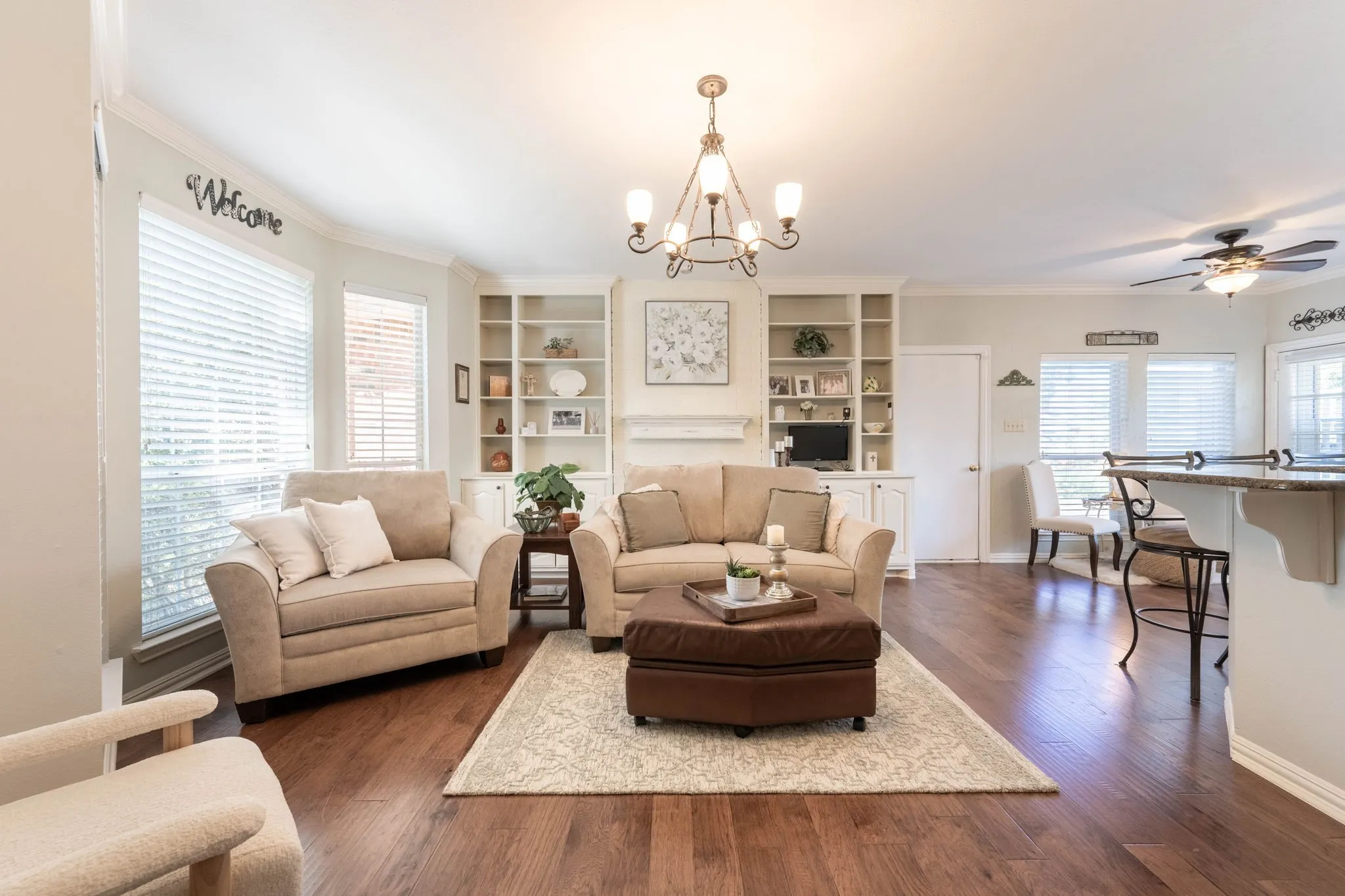 Single Family Residence For Sale in Rockwall County , 1590 N Hills Drive, Rockwall, Texas 75087, 5 Bedroom, 3 Bathroom, 2 Garage spaces, 2,786 Sqft, built in 1989, mls#21309683, Real Estate Agent in Rockwall, Homes For Sale in Rockwall county, Homes For Sale in Rockwall, Realtor in Rockwall Texas, Real Estate Brokerage Independent Realty Texas, Luminita Cordes Realtor