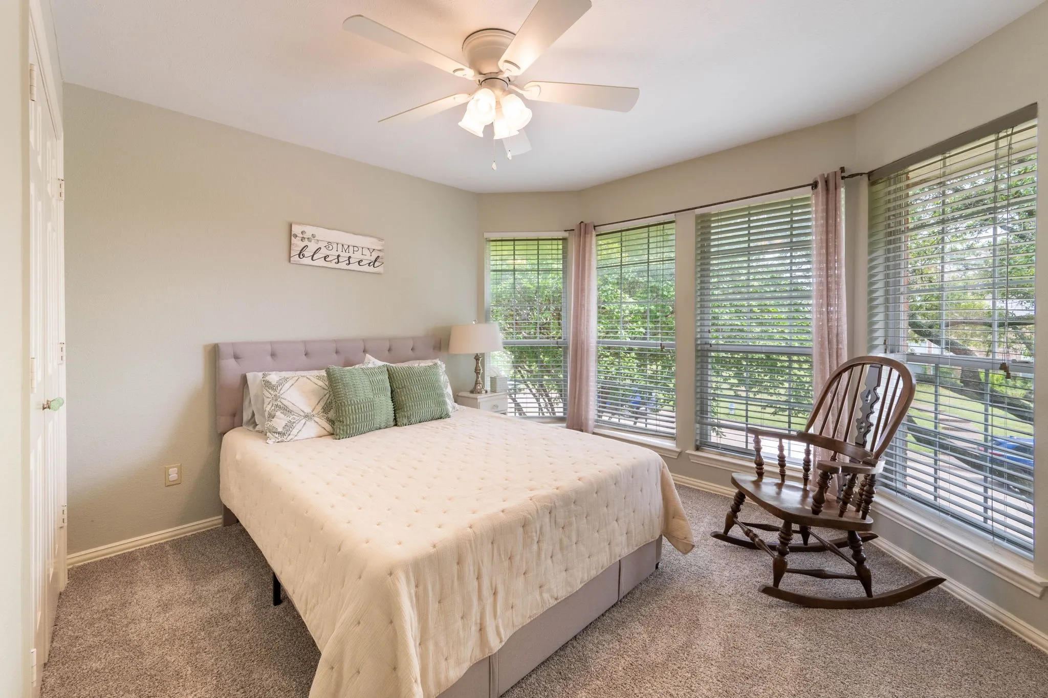 Single Family Residence For Sale in Rockwall County , 1590 N Hills Drive, Rockwall, Texas 75087, 5 Bedroom, 3 Bathroom, 2 Garage spaces, 2,786 Sqft, built in 1989, mls#21309683, Real Estate Agent in Rockwall, Homes For Sale in Rockwall county, Homes For Sale in Rockwall, Realtor in Rockwall Texas, Real Estate Brokerage Independent Realty Texas, Luminita Cordes Realtor