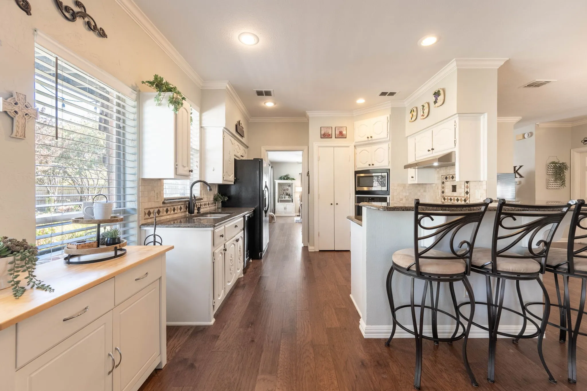 Single Family Residence For Sale in Rockwall County , 1590 N Hills Drive, Rockwall, Texas 75087, 5 Bedroom, 3 Bathroom, 2 Garage spaces, 2,786 Sqft, built in 1989, mls#21309683, Real Estate Agent in Rockwall, Homes For Sale in Rockwall county, Homes For Sale in Rockwall, Realtor in Rockwall Texas, Real Estate Brokerage Independent Realty Texas, Luminita Cordes Realtor