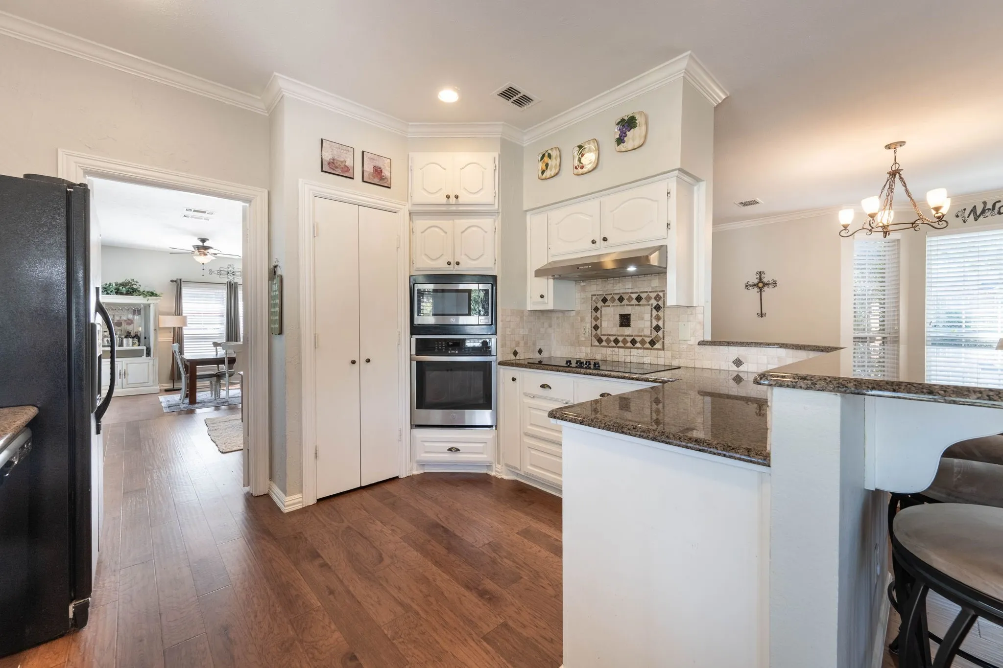 Single Family Residence For Sale in Rockwall County , 1590 N Hills Drive, Rockwall, Texas 75087, 5 Bedroom, 3 Bathroom, 2 Garage spaces, 2,786 Sqft, built in 1989, mls#21309683, Real Estate Agent in Rockwall, Homes For Sale in Rockwall county, Homes For Sale in Rockwall, Realtor in Rockwall Texas, Real Estate Brokerage Independent Realty Texas, Luminita Cordes Realtor