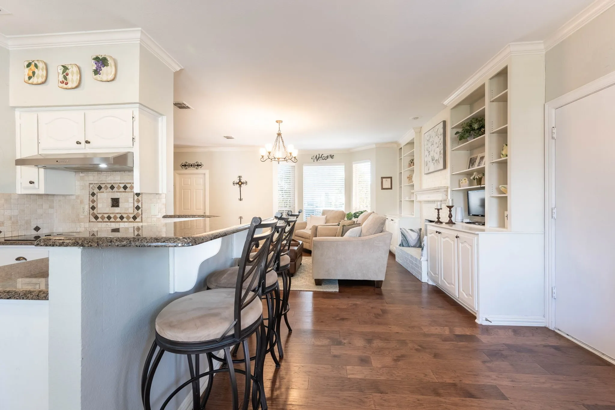 Single Family Residence For Sale in Rockwall County , 1590 N Hills Drive, Rockwall, Texas 75087, 5 Bedroom, 3 Bathroom, 2 Garage spaces, 2,786 Sqft, built in 1989, mls#21309683, Real Estate Agent in Rockwall, Homes For Sale in Rockwall county, Homes For Sale in Rockwall, Realtor in Rockwall Texas, Real Estate Brokerage Independent Realty Texas, Luminita Cordes Realtor