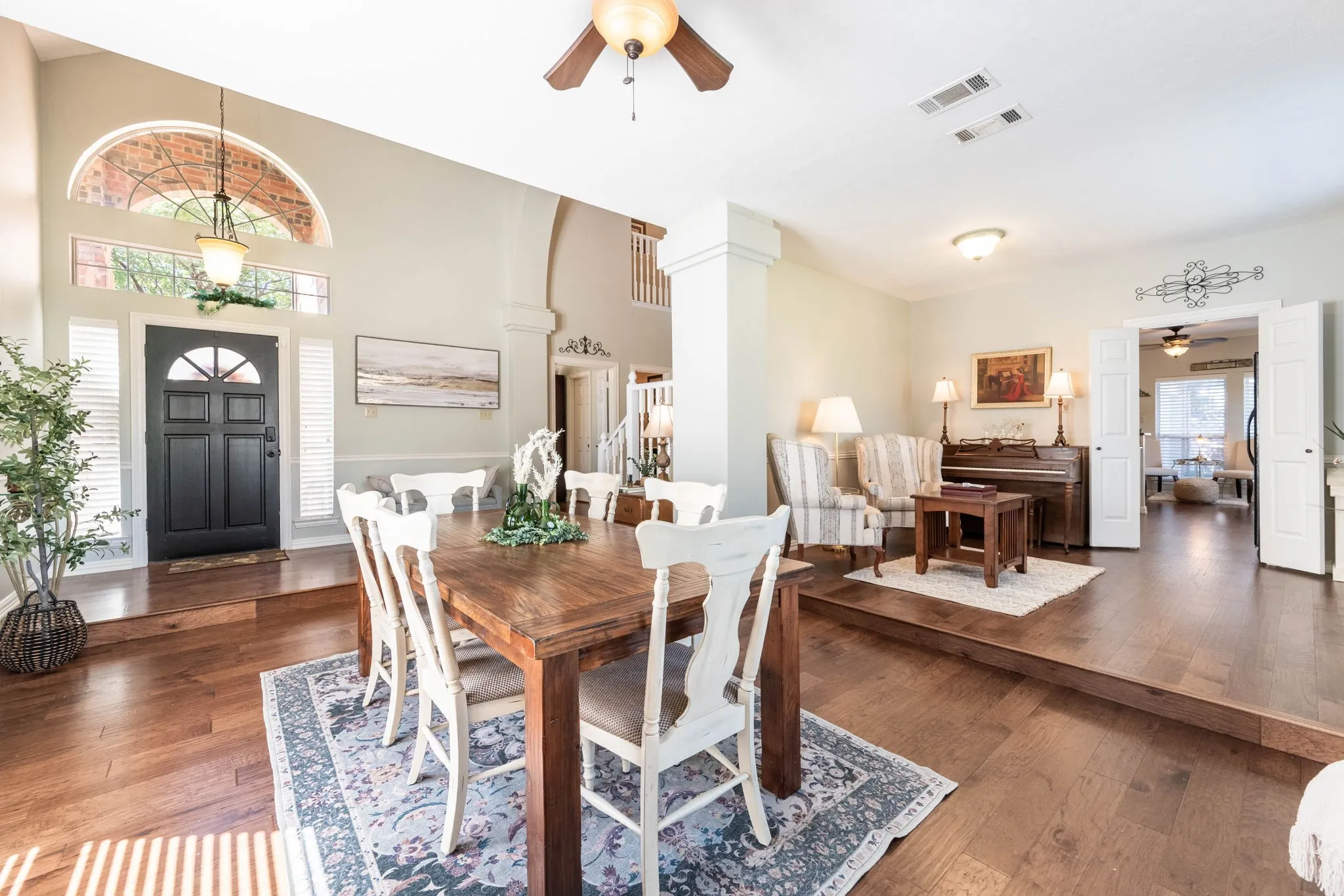 Single Family Residence For Sale in Rockwall County , 1590 N Hills Drive, Rockwall, Texas 75087, 5 Bedroom, 3 Bathroom, 2 Garage spaces, 2,786 Sqft, built in 1989, mls#21309683, Real Estate Agent in Rockwall, Homes For Sale in Rockwall county, Homes For Sale in Rockwall, Realtor in Rockwall Texas, Real Estate Brokerage Independent Realty Texas, Luminita Cordes Realtor