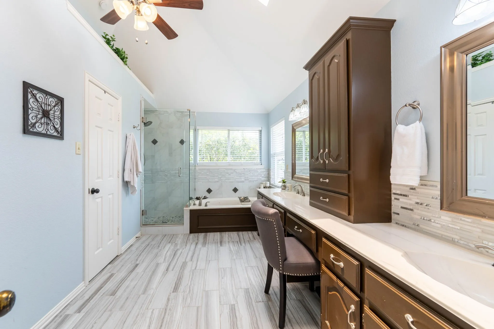 Single Family Residence For Sale in Rockwall County , 1590 N Hills Drive, Rockwall, Texas 75087, 5 Bedroom, 3 Bathroom, 2 Garage spaces, 2,786 Sqft, built in 1989, mls#21309683, Real Estate Agent in Rockwall, Homes For Sale in Rockwall county, Homes For Sale in Rockwall, Realtor in Rockwall Texas, Real Estate Brokerage Independent Realty Texas, Luminita Cordes Realtor