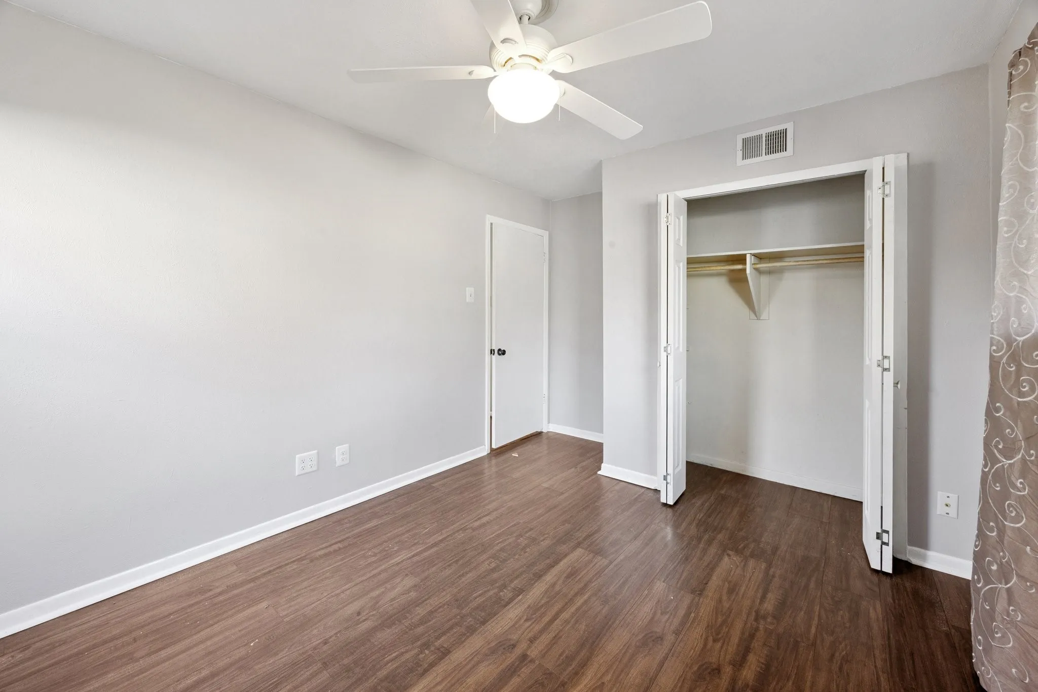 Single Family Residence For Sale in Dallas County , 613 La Salle Drive, Richardson, Texas 75081, 3 Bedroom, 2 Bathroom, 1 Garage spaces, 1,138 Sqft, built in 1960, mls#21309709, Real Estate Agent in Richardson, Homes For Sale in Dallas county, Homes For Sale in Richardson, Realtor in Richardson Texas, Real Estate Brokerage Independent Realty Texas, Luminita Cordes Realtor
