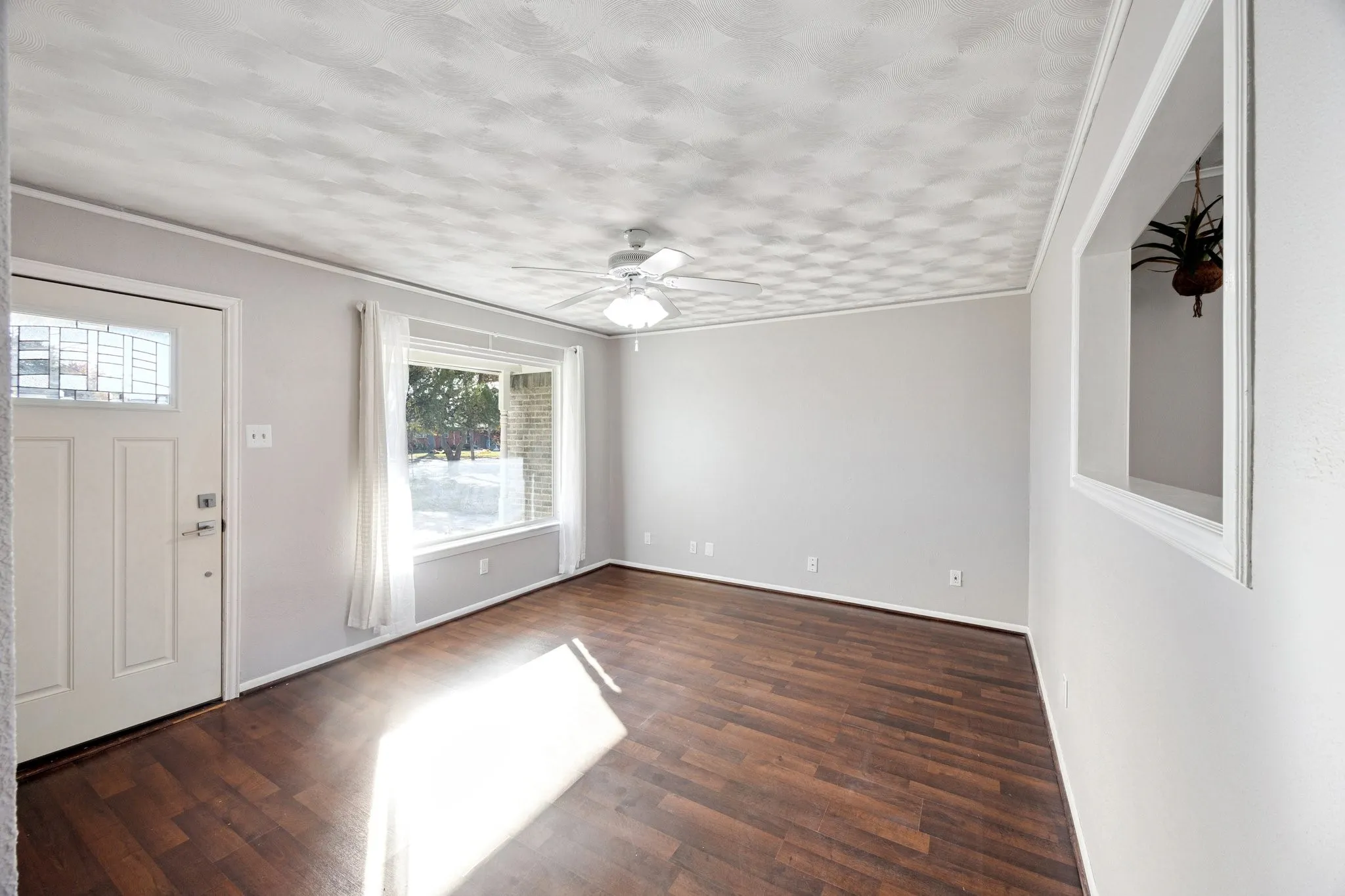 Single Family Residence For Sale in Dallas County , 613 La Salle Drive, Richardson, Texas 75081, 3 Bedroom, 2 Bathroom, 1 Garage spaces, 1,138 Sqft, built in 1960, mls#21309709, Real Estate Agent in Richardson, Homes For Sale in Dallas county, Homes For Sale in Richardson, Realtor in Richardson Texas, Real Estate Brokerage Independent Realty Texas, Luminita Cordes Realtor