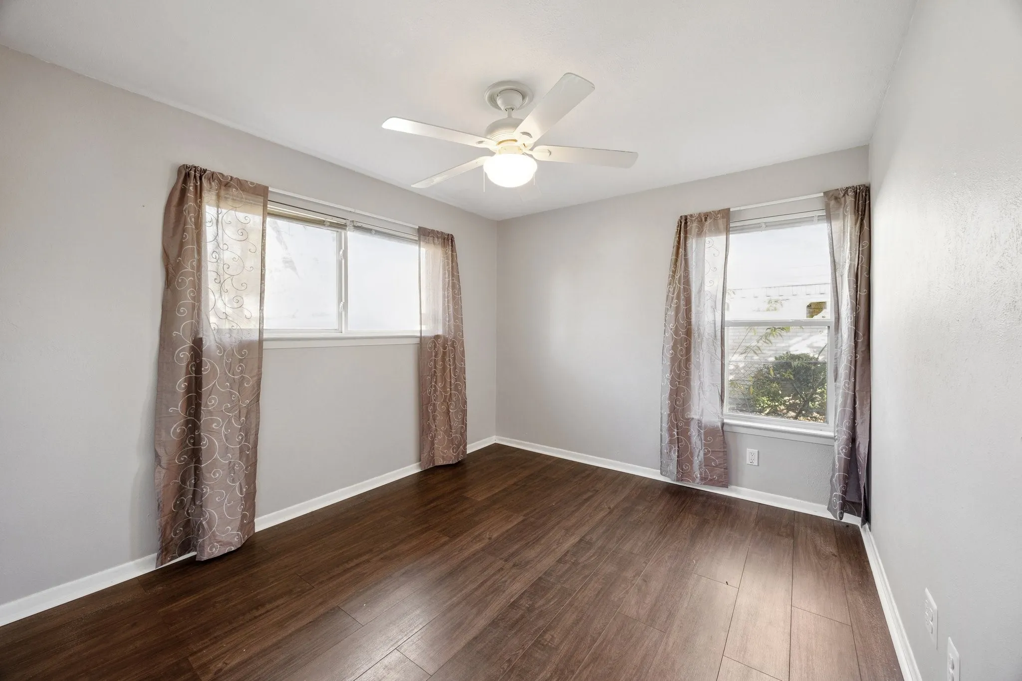 Single Family Residence For Sale in Dallas County , 613 La Salle Drive, Richardson, Texas 75081, 3 Bedroom, 2 Bathroom, 1 Garage spaces, 1,138 Sqft, built in 1960, mls#21309709, Real Estate Agent in Richardson, Homes For Sale in Dallas county, Homes For Sale in Richardson, Realtor in Richardson Texas, Real Estate Brokerage Independent Realty Texas, Luminita Cordes Realtor