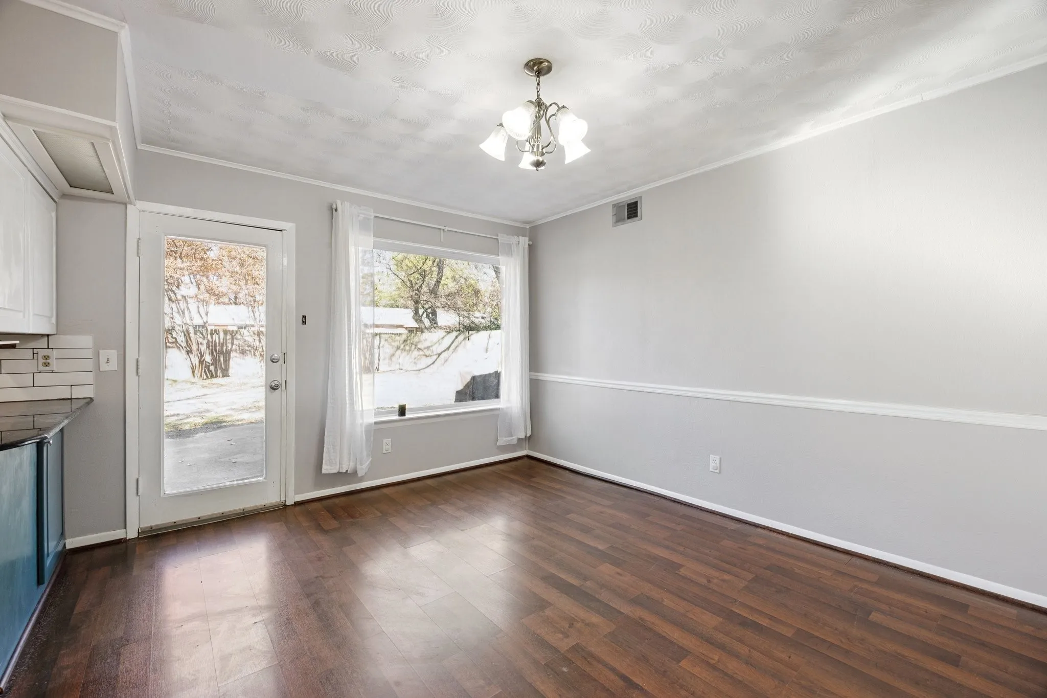 Single Family Residence For Sale in Dallas County , 613 La Salle Drive, Richardson, Texas 75081, 3 Bedroom, 2 Bathroom, 1 Garage spaces, 1,138 Sqft, built in 1960, mls#21309709, Real Estate Agent in Richardson, Homes For Sale in Dallas county, Homes For Sale in Richardson, Realtor in Richardson Texas, Real Estate Brokerage Independent Realty Texas, Luminita Cordes Realtor