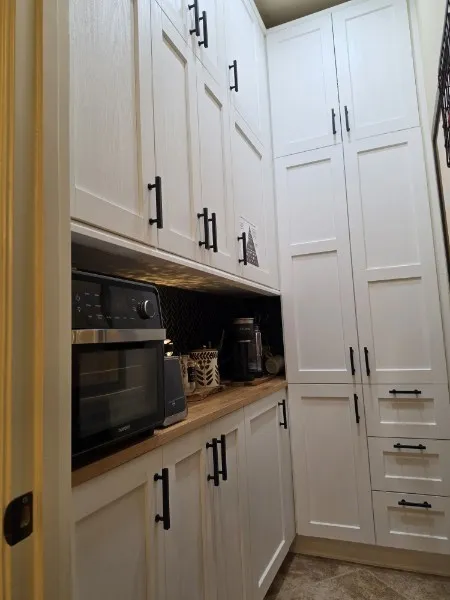 Custom pantry to maximize storage
