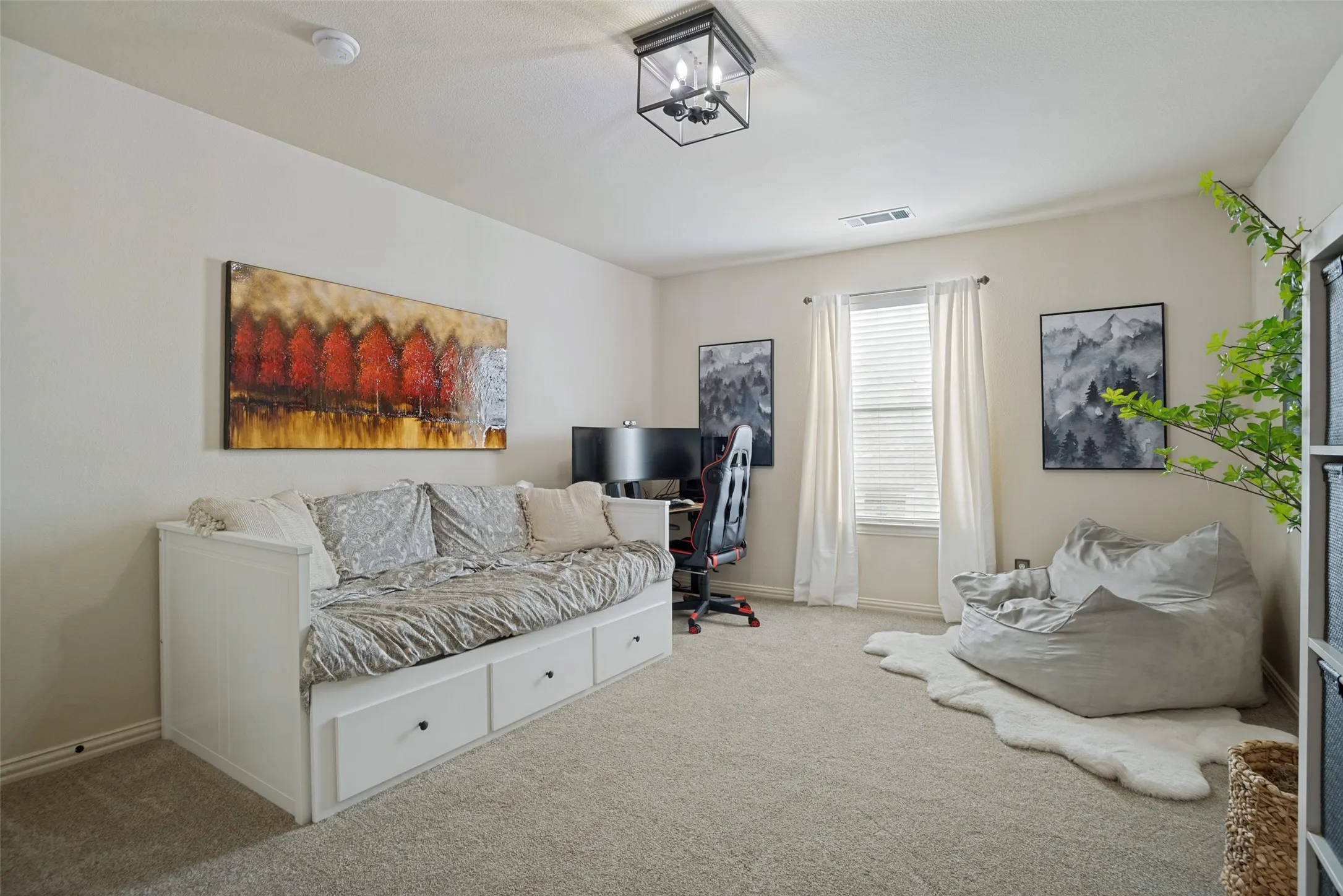 Fifth bedroom / flex room located just off of the game room