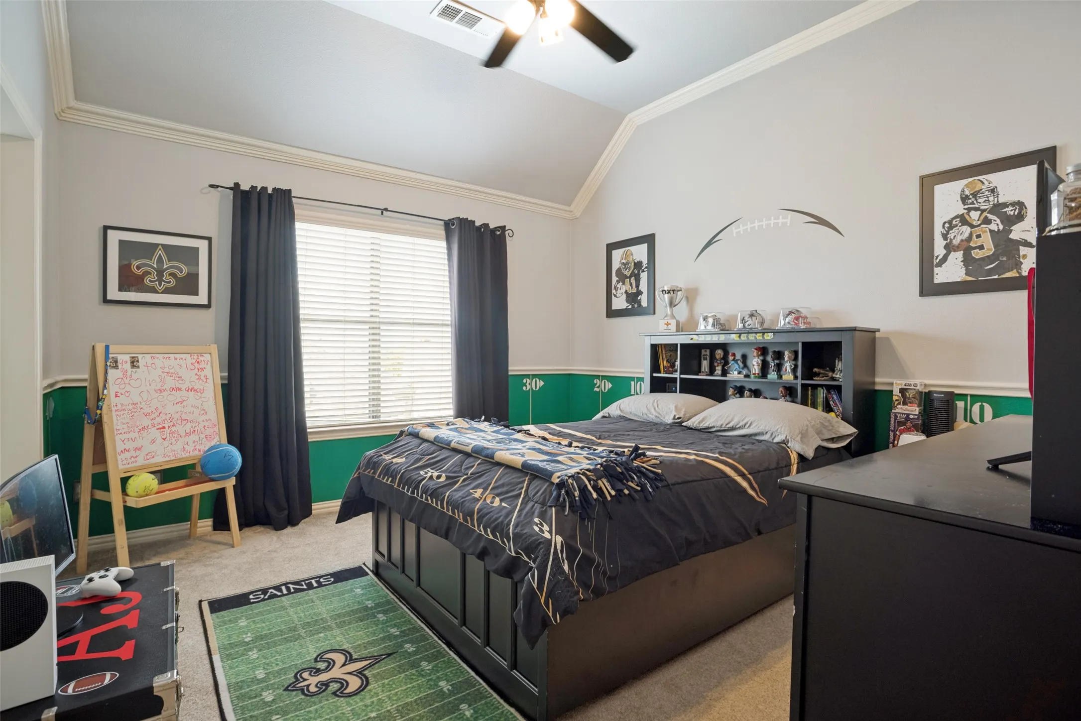 Jack and Jill bedroom with walk-in closet