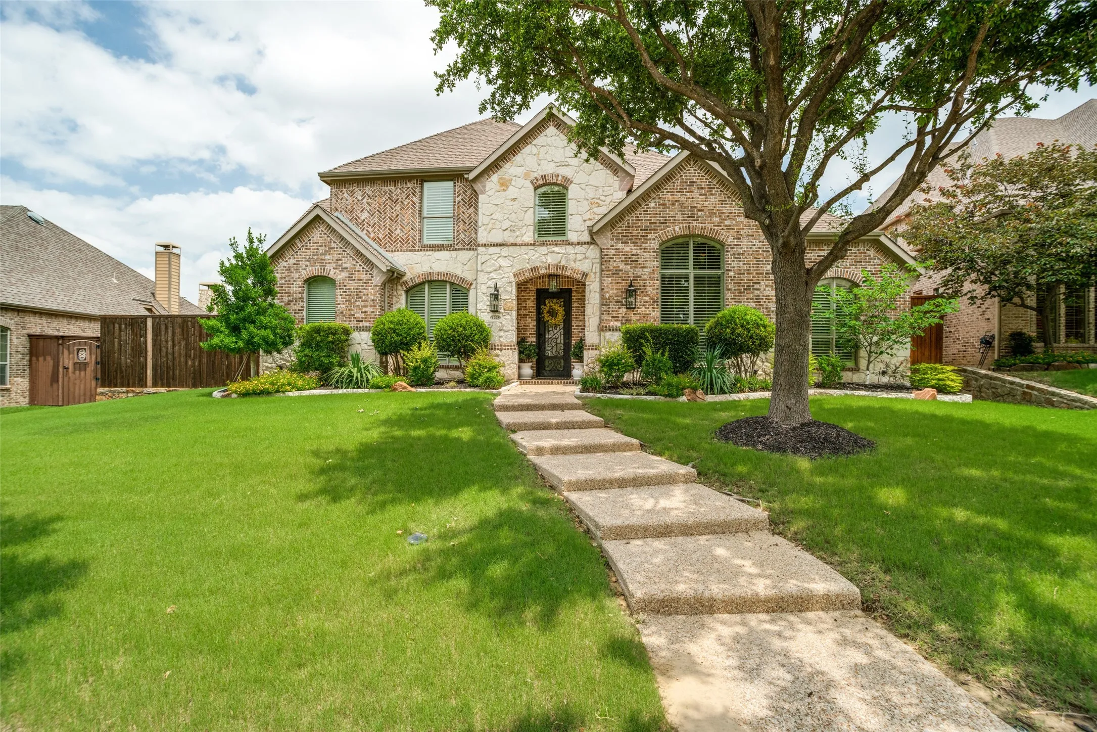 Single Family Residence For Sale in Denton County , 1225 Lambeth Lane, Lewisville, Texas 75056, 5 Bedroom, 4 Bathroom, 3 Garage spaces, 4,850 Sqft, built in 2007, mls#21307962, Real Estate Agent in Lewisville, Homes For Sale in Denton county, Homes For Sale in Lewisville, Realtor in Lewisville Texas, Real Estate Brokerage Independent Realty Texas, Luminita Cordes Realtor