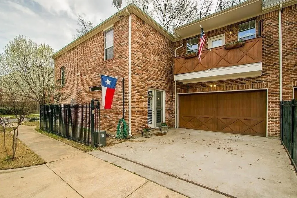 Single Family Residence For Rent in Dallas County , 4929 Homer Street, Dallas, Texas 75206, 3 Bedroom, 3 Bathroom, 2 Garage spaces, 2,541 Sqft, built in 2006, mls#21308942, Real Estate Agent in Dallas, Homes For Rent in Dallas county, Homes For Rent in Dallas, Realtor in Dallas Texas, Real Estate Brokerage Independent Realty Texas, Luminita Cordes Realtor