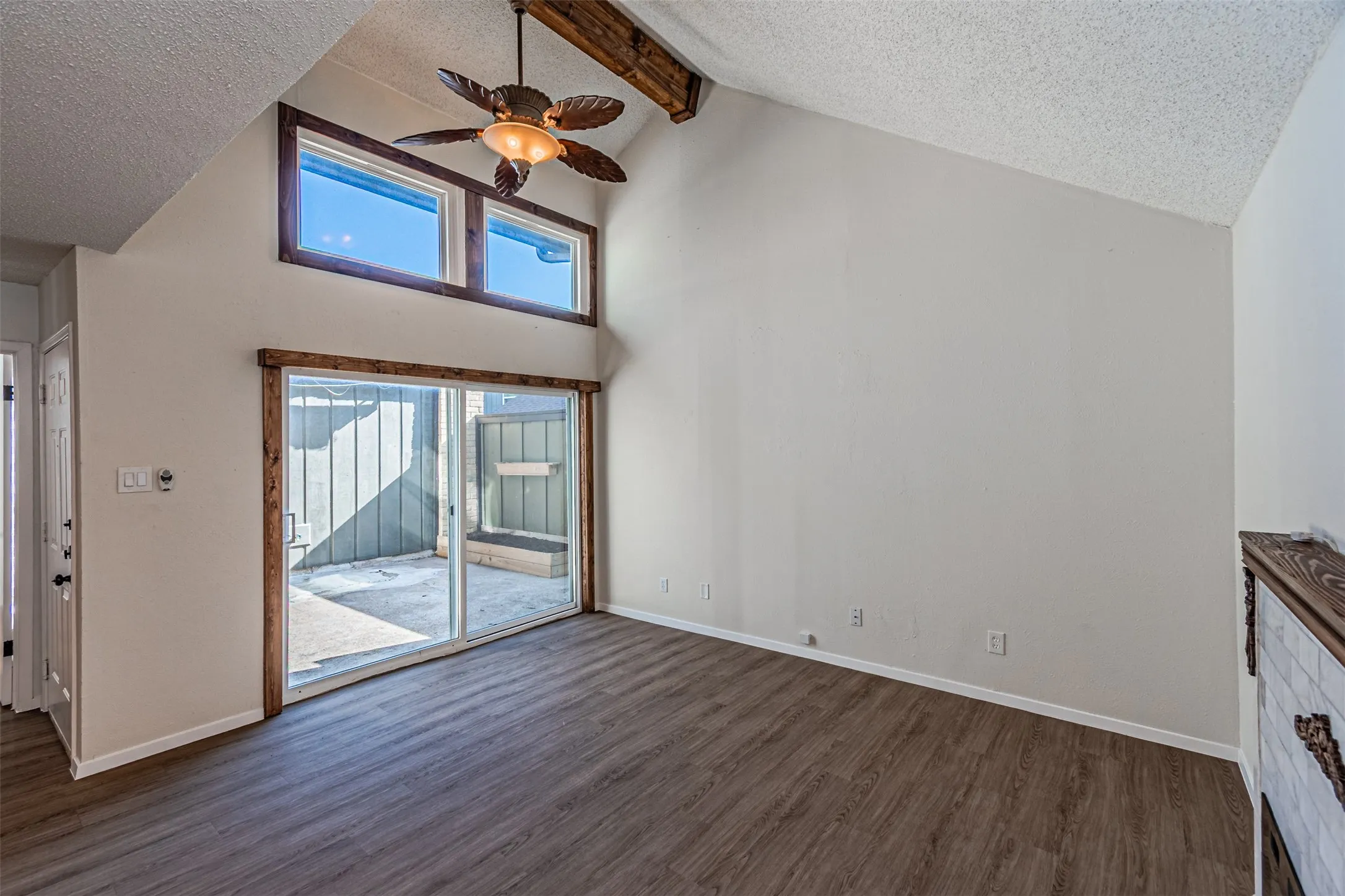 Condominium For Sale in Dallas County , 4643 Country Creek Drive 1090, Dallas, Texas 75236, 2 Bedroom, 2 Bathroom, Garage spaces, 1,046 Sqft, built in 1974, mls#21309757, Real Estate Agent in Dallas, Homes For Sale in Dallas county, Homes For Sale in Dallas, Realtor in Dallas Texas, Real Estate Brokerage Independent Realty Texas, Luminita Cordes Realtor