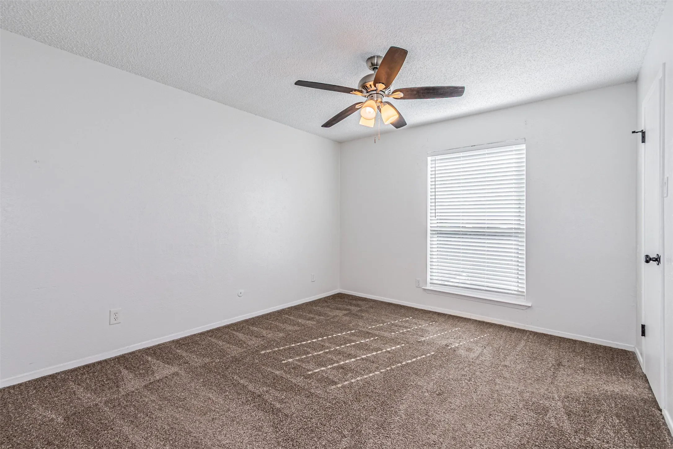 Condominium For Sale in Dallas County , 4643 Country Creek Drive 1090, Dallas, Texas 75236, 2 Bedroom, 2 Bathroom, Garage spaces, 1,046 Sqft, built in 1974, mls#21309757, Real Estate Agent in Dallas, Homes For Sale in Dallas county, Homes For Sale in Dallas, Realtor in Dallas Texas, Real Estate Brokerage Independent Realty Texas, Luminita Cordes Realtor