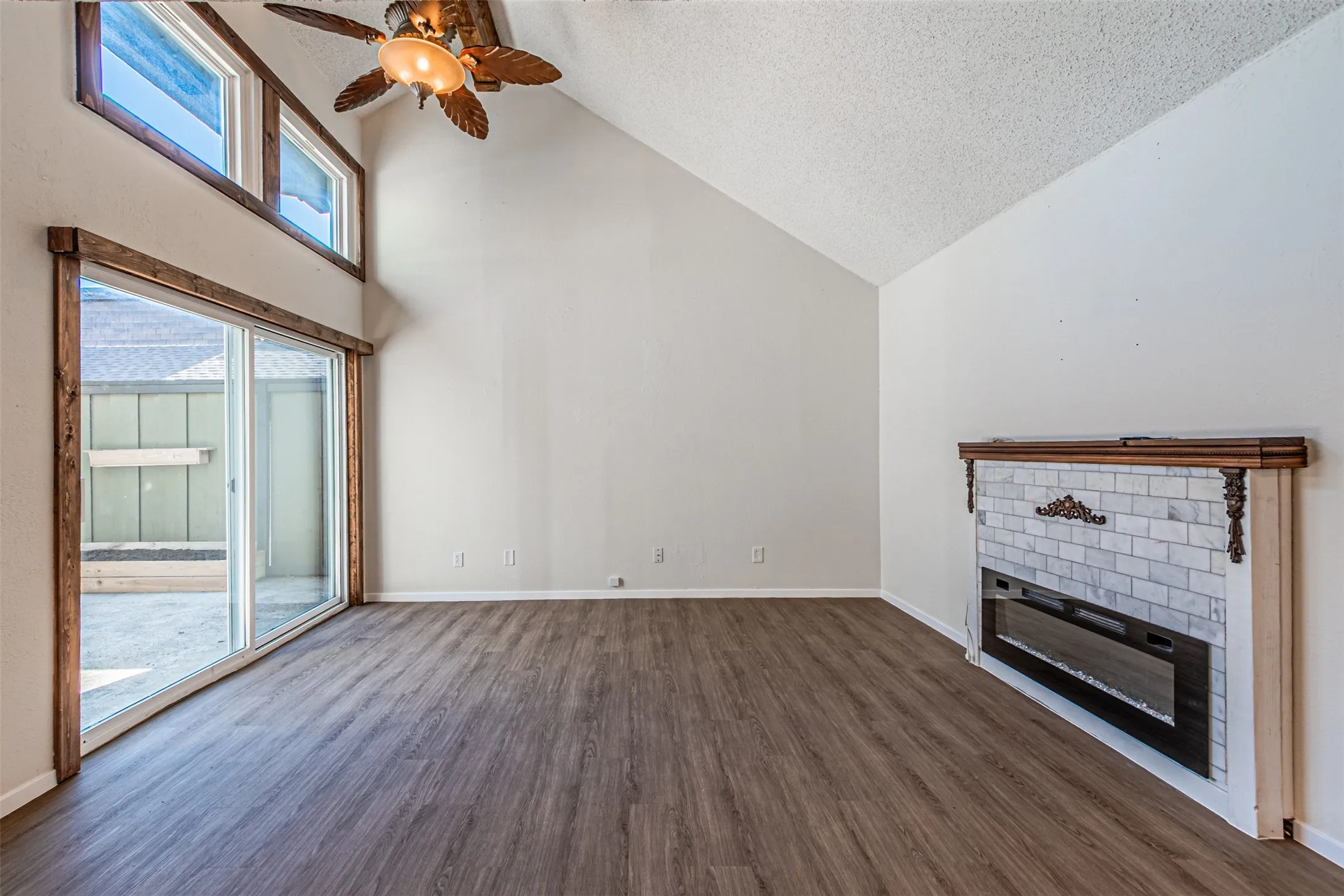 Condominium For Sale in Dallas County , 4643 Country Creek Drive 1090, Dallas, Texas 75236, 2 Bedroom, 2 Bathroom, Garage spaces, 1,046 Sqft, built in 1974, mls#21309757, Real Estate Agent in Dallas, Homes For Sale in Dallas county, Homes For Sale in Dallas, Realtor in Dallas Texas, Real Estate Brokerage Independent Realty Texas, Luminita Cordes Realtor