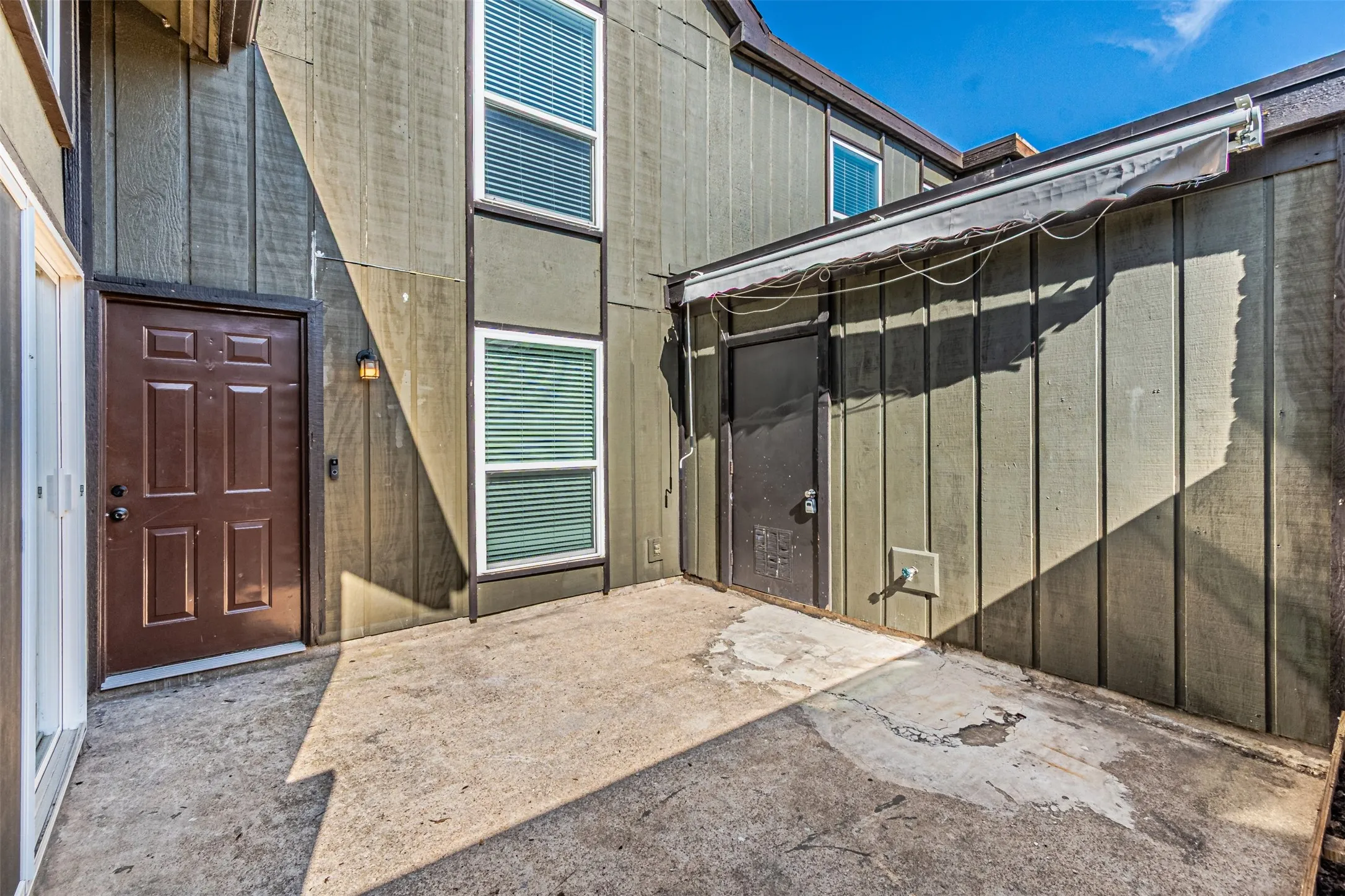 Condominium For Sale in Dallas County , 4643 Country Creek Drive 1090, Dallas, Texas 75236, 2 Bedroom, 2 Bathroom, Garage spaces, 1,046 Sqft, built in 1974, mls#21309757, Real Estate Agent in Dallas, Homes For Sale in Dallas county, Homes For Sale in Dallas, Realtor in Dallas Texas, Real Estate Brokerage Independent Realty Texas, Luminita Cordes Realtor