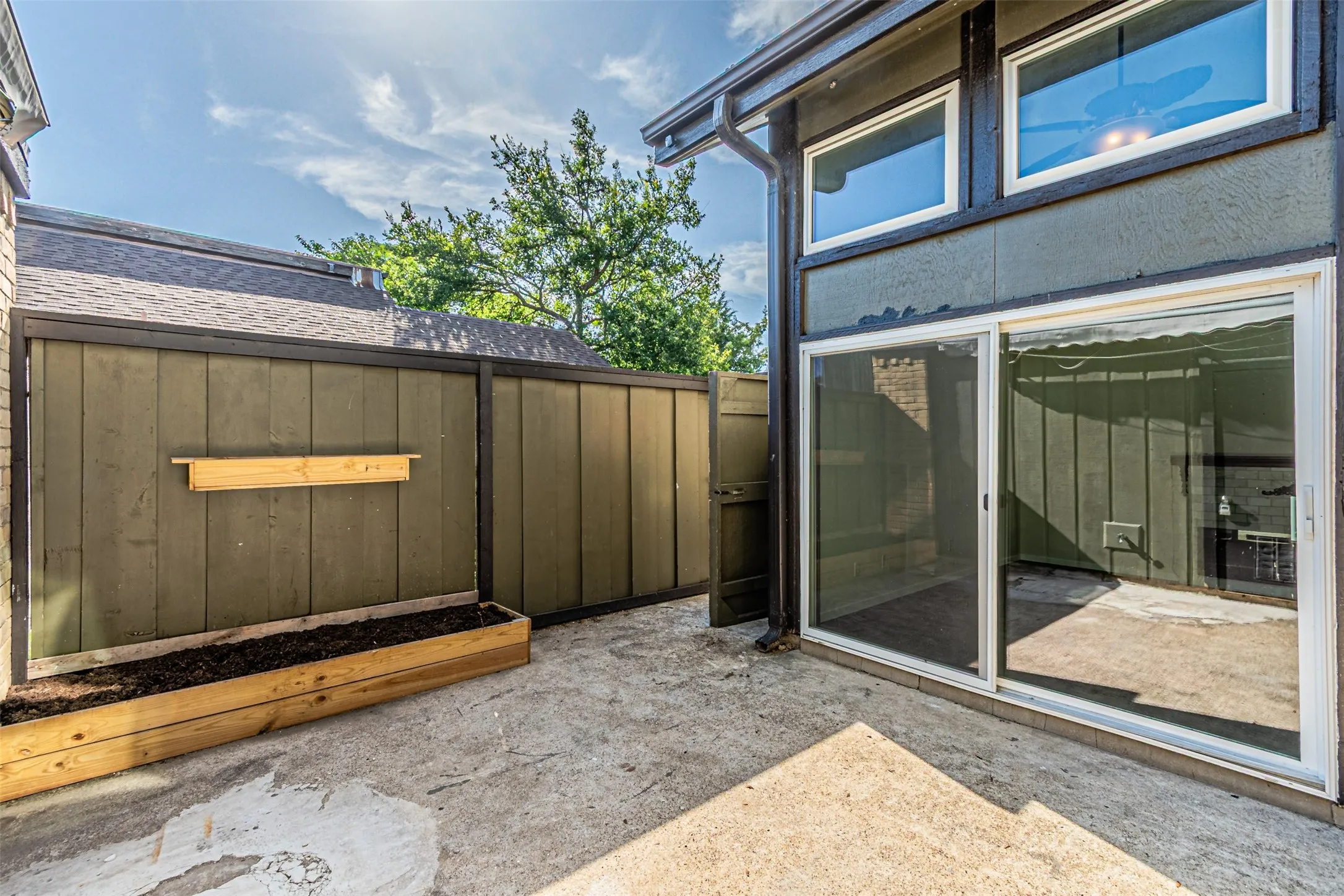 Condominium For Sale in Dallas County , 4643 Country Creek Drive 1090, Dallas, Texas 75236, 2 Bedroom, 2 Bathroom, Garage spaces, 1,046 Sqft, built in 1974, mls#21309757, Real Estate Agent in Dallas, Homes For Sale in Dallas county, Homes For Sale in Dallas, Realtor in Dallas Texas, Real Estate Brokerage Independent Realty Texas, Luminita Cordes Realtor