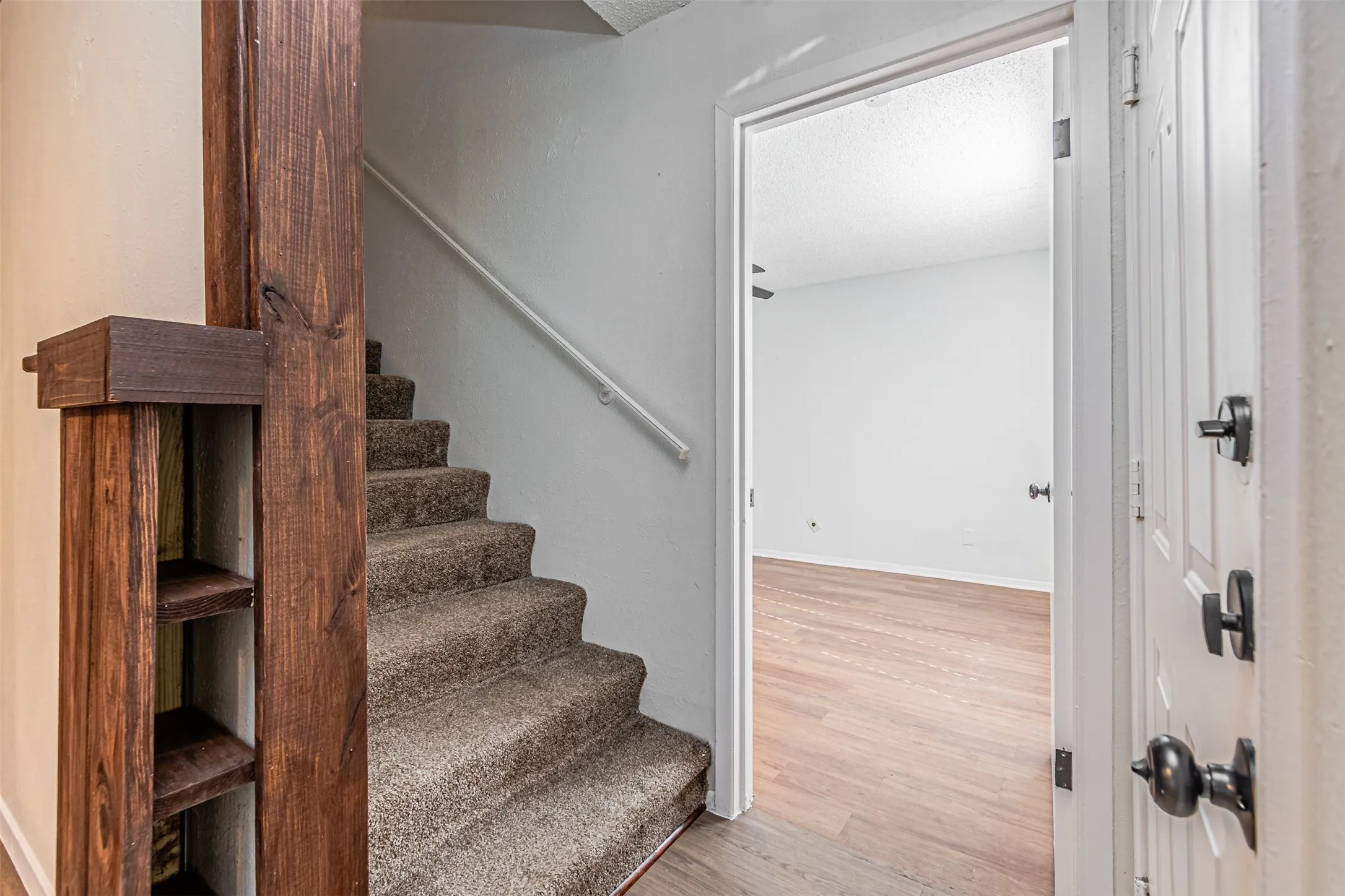 Condominium For Sale in Dallas County , 4643 Country Creek Drive 1090, Dallas, Texas 75236, 2 Bedroom, 2 Bathroom, Garage spaces, 1,046 Sqft, built in 1974, mls#21309757, Real Estate Agent in Dallas, Homes For Sale in Dallas county, Homes For Sale in Dallas, Realtor in Dallas Texas, Real Estate Brokerage Independent Realty Texas, Luminita Cordes Realtor