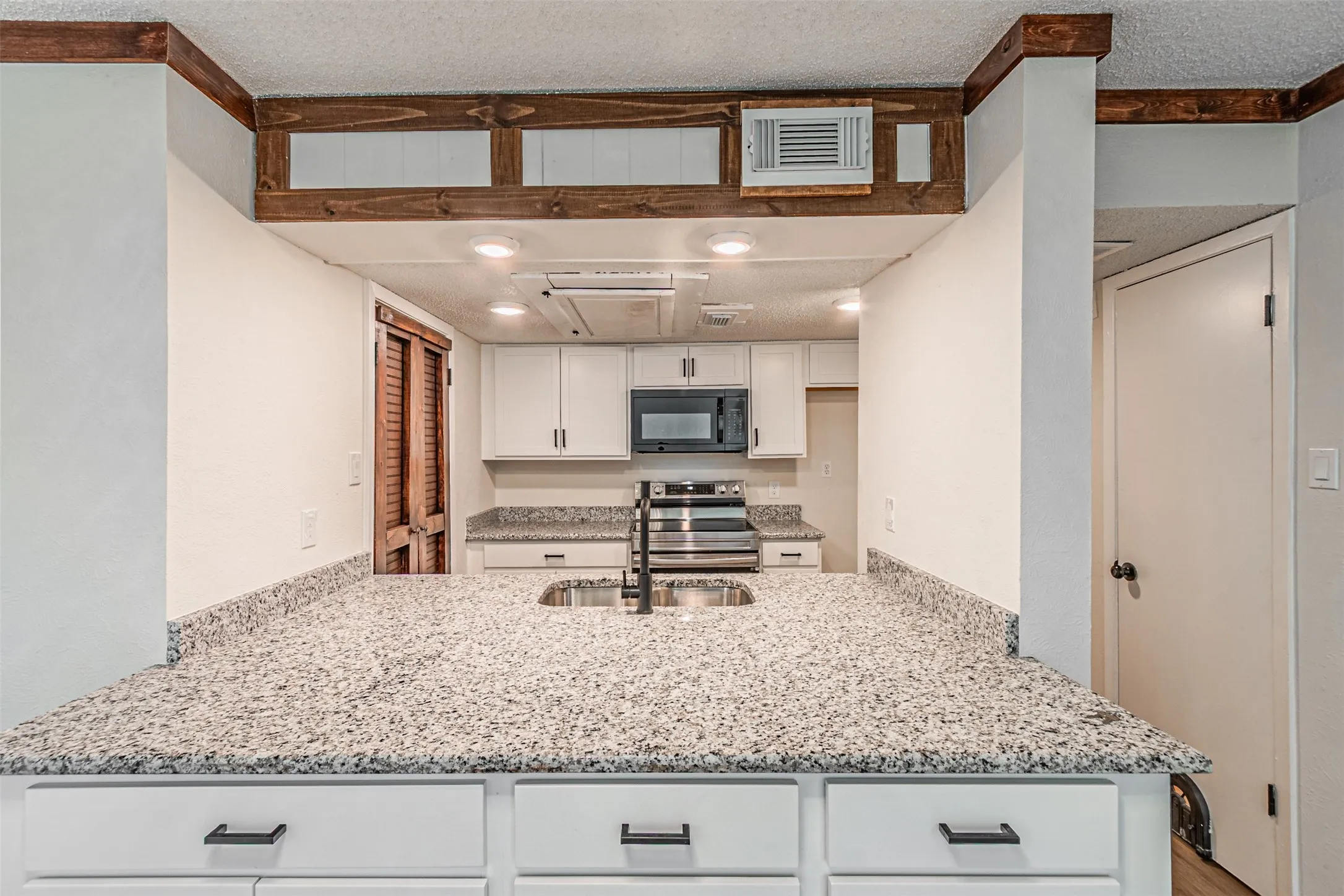Condominium For Sale in Dallas County , 4643 Country Creek Drive 1090, Dallas, Texas 75236, 2 Bedroom, 2 Bathroom, Garage spaces, 1,046 Sqft, built in 1974, mls#21309757, Real Estate Agent in Dallas, Homes For Sale in Dallas county, Homes For Sale in Dallas, Realtor in Dallas Texas, Real Estate Brokerage Independent Realty Texas, Luminita Cordes Realtor