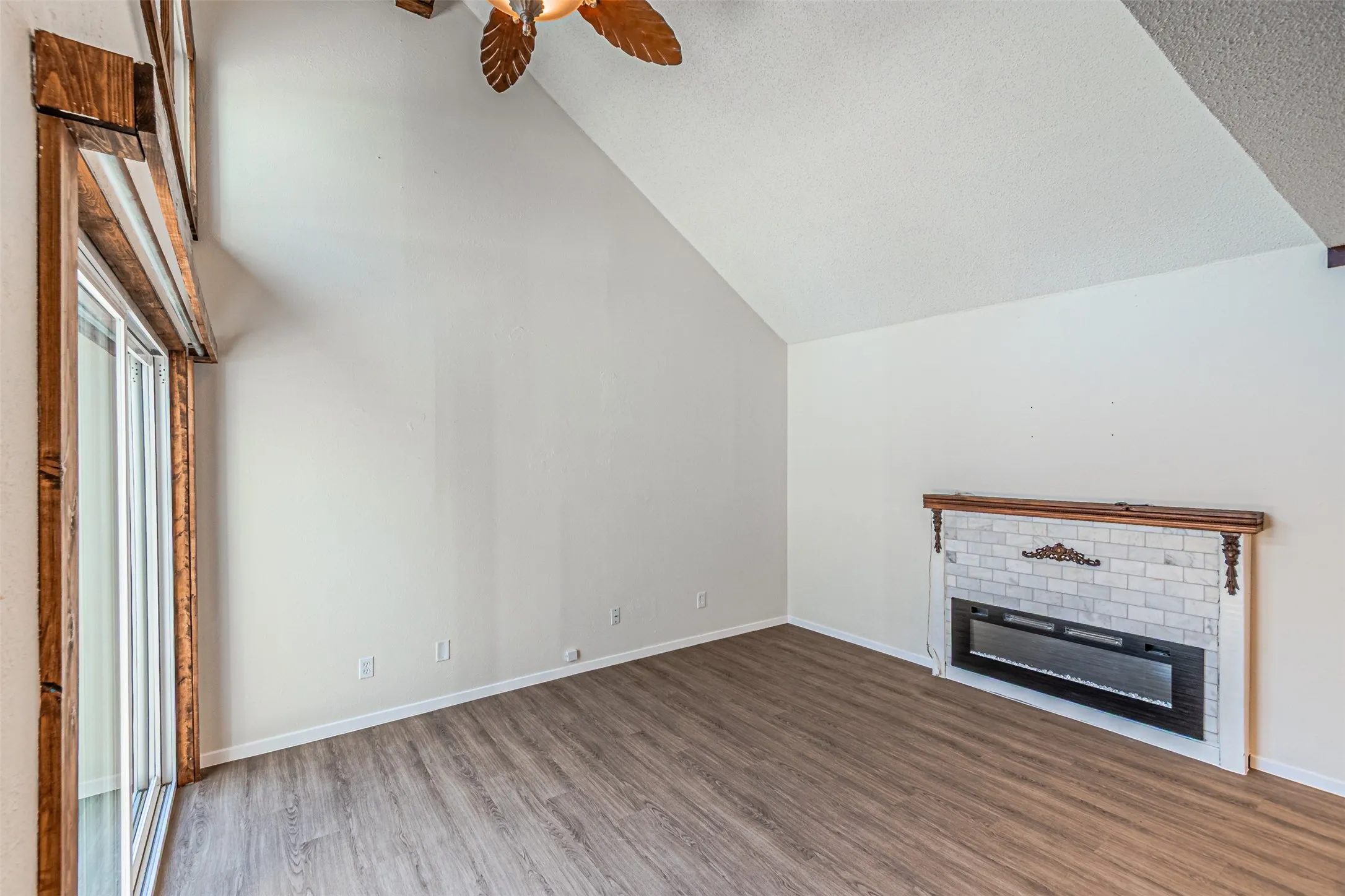Condominium For Sale in Dallas County , 4643 Country Creek Drive 1090, Dallas, Texas 75236, 2 Bedroom, 2 Bathroom, Garage spaces, 1,046 Sqft, built in 1974, mls#21309757, Real Estate Agent in Dallas, Homes For Sale in Dallas county, Homes For Sale in Dallas, Realtor in Dallas Texas, Real Estate Brokerage Independent Realty Texas, Luminita Cordes Realtor